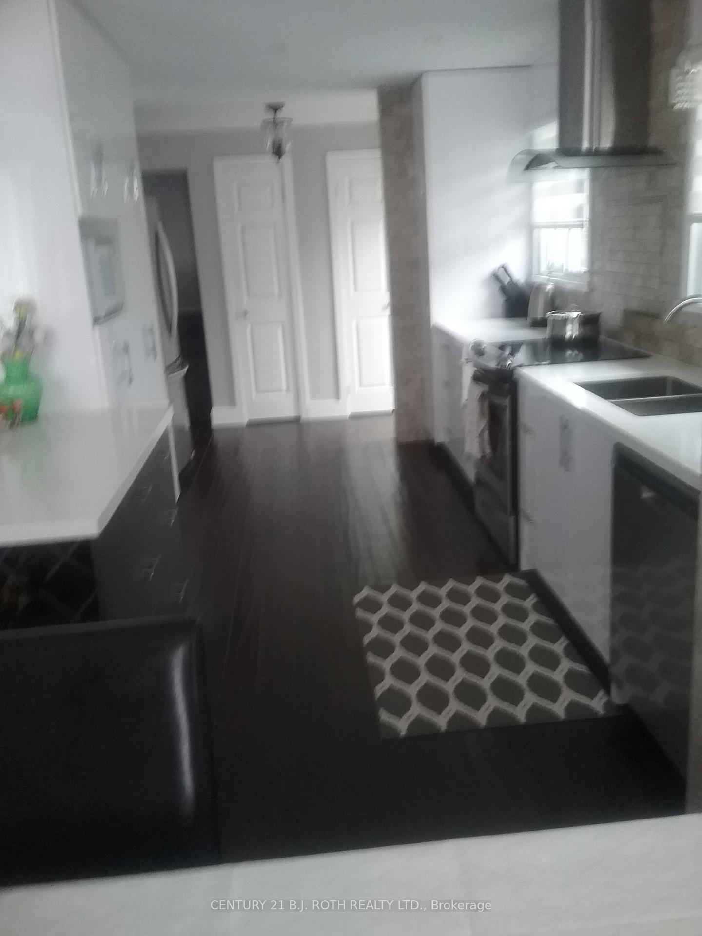 Photo 13 of 17 Bellevue Crescent, Barrie, Wellington — HOMEH