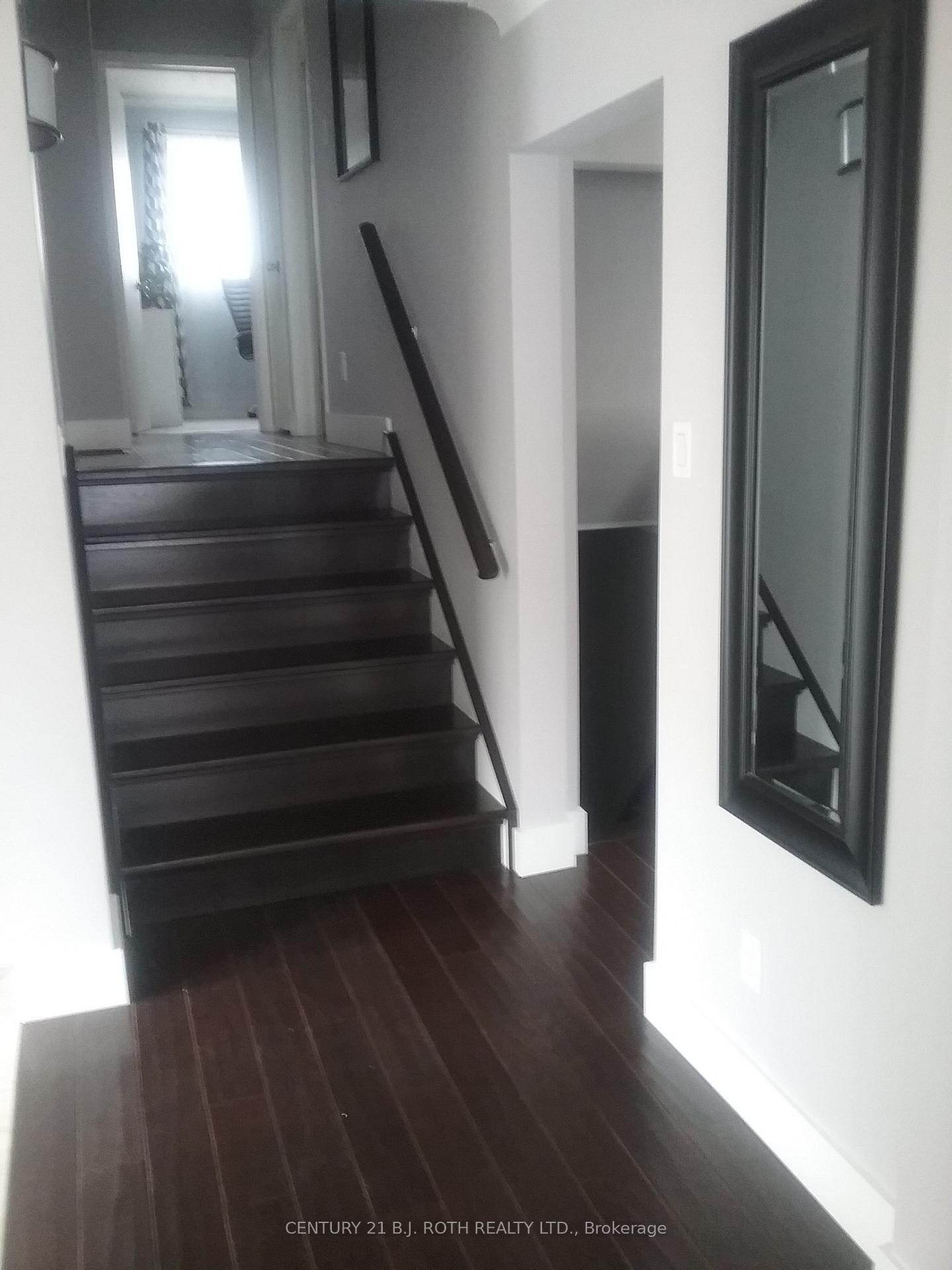 Photo 5 of 17 Bellevue Crescent, Barrie, Wellington — HOMEH