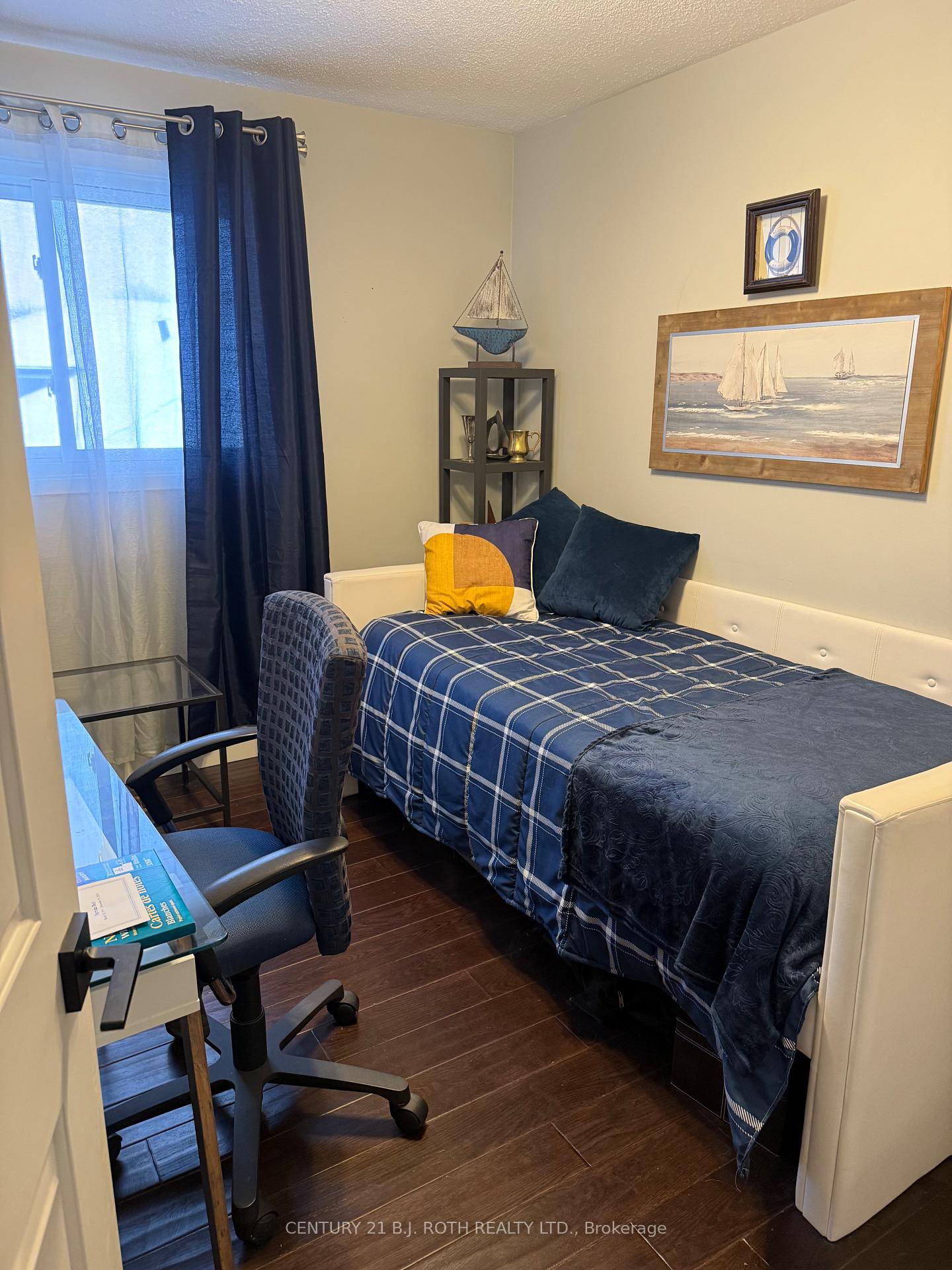 Photo 6 of 17 Bellevue Crescent, Barrie, Wellington — HOMEH