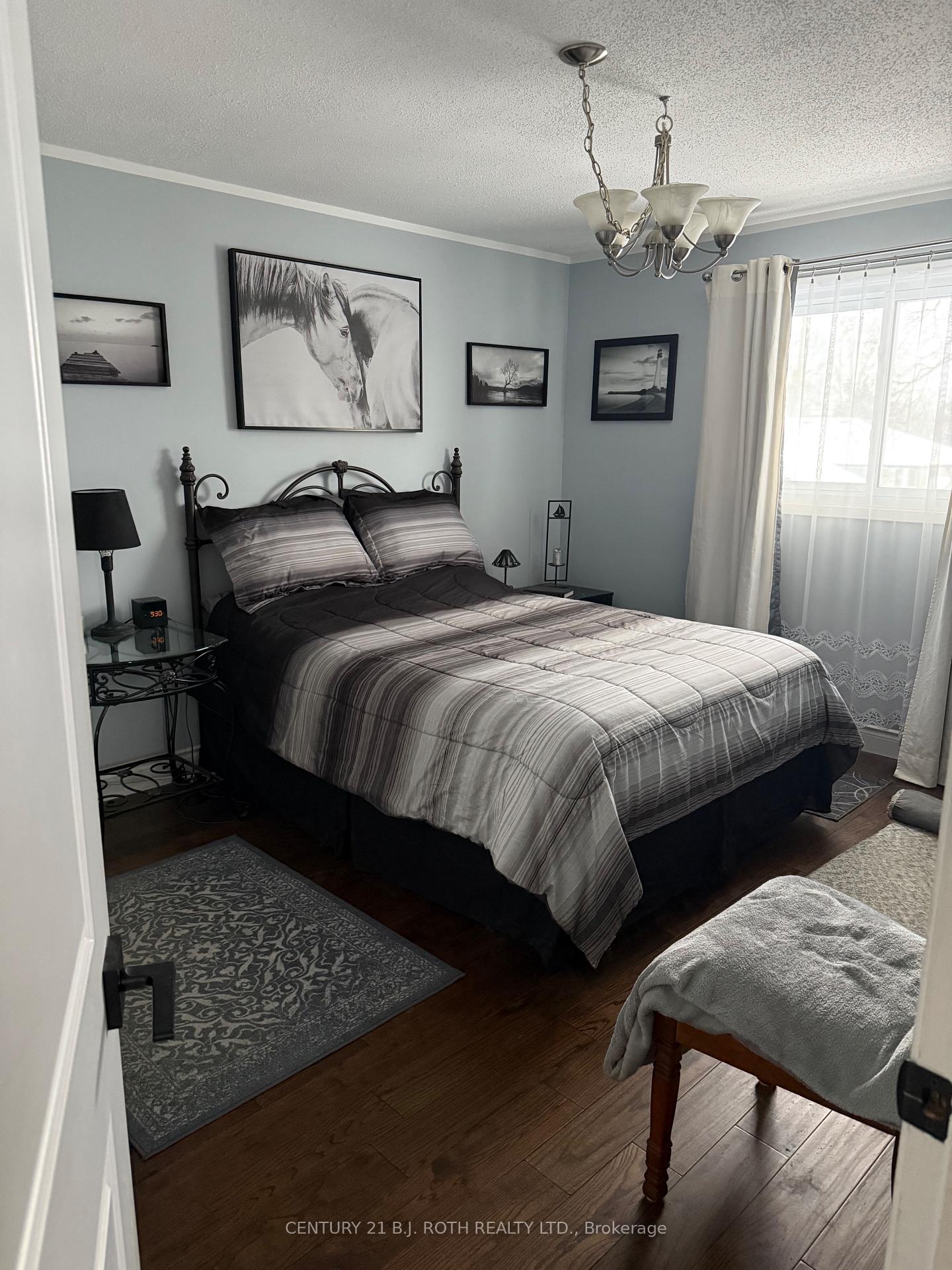 Photo 19 of 17 Bellevue Crescent, Barrie, Wellington — HOMEH