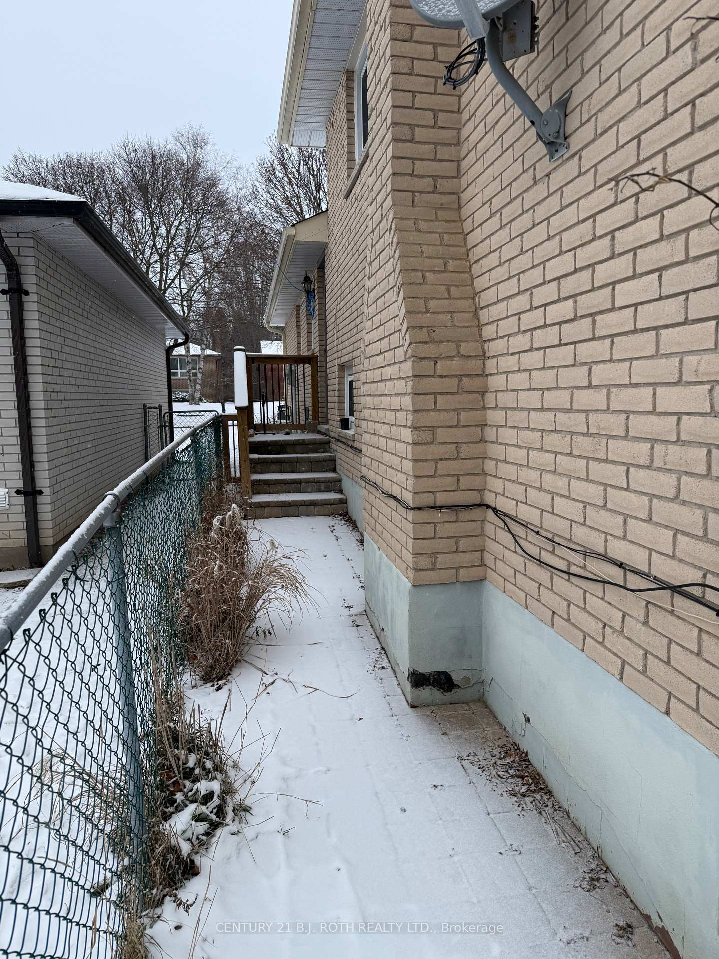 Photo 20 of 17 Bellevue Crescent, Barrie, Wellington — HOMEH