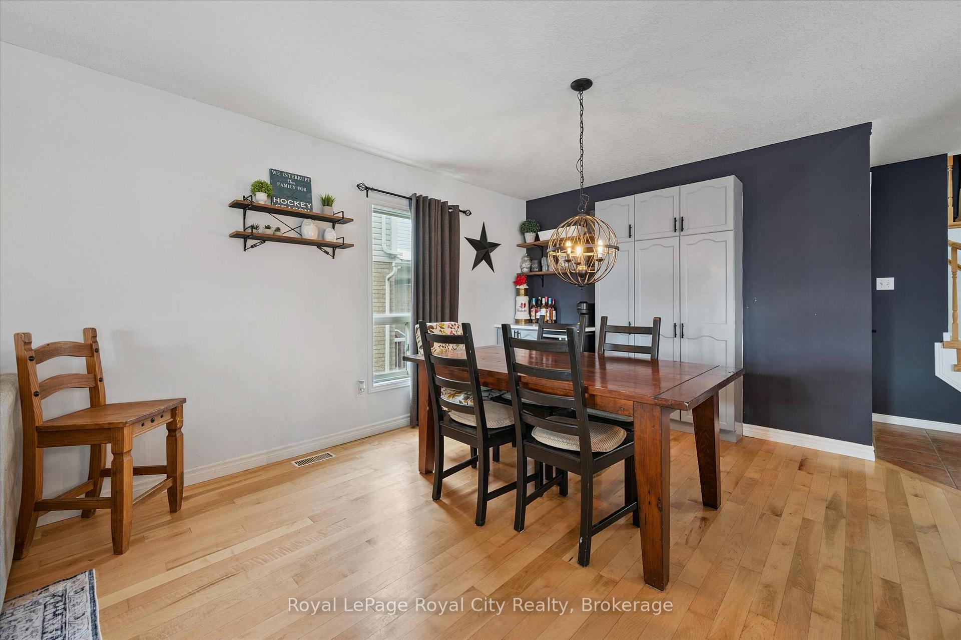 Photo 2 of 6 Berry Drive, Guelph, Kortright Hills — HOMEH