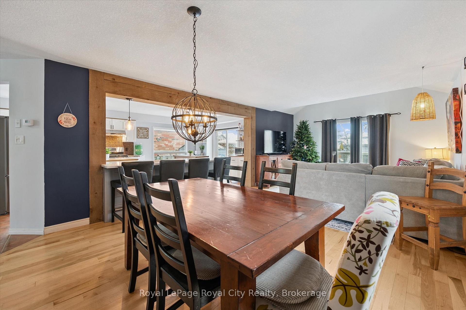 Photo 5 of 6 Berry Drive, Guelph, Kortright Hills — HOMEH
