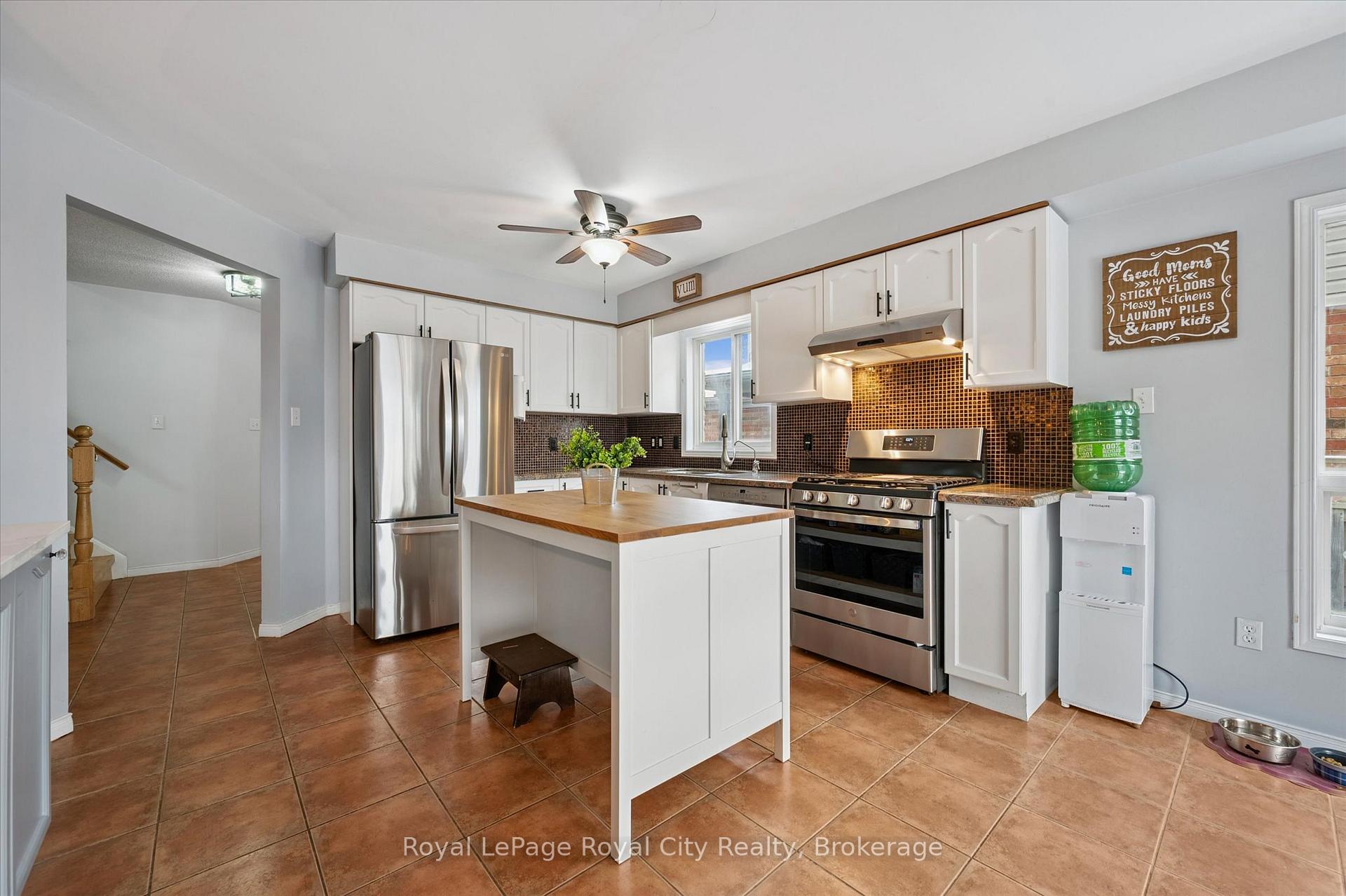 Photo 10 of 6 Berry Drive, Guelph, Kortright Hills — HOMEH