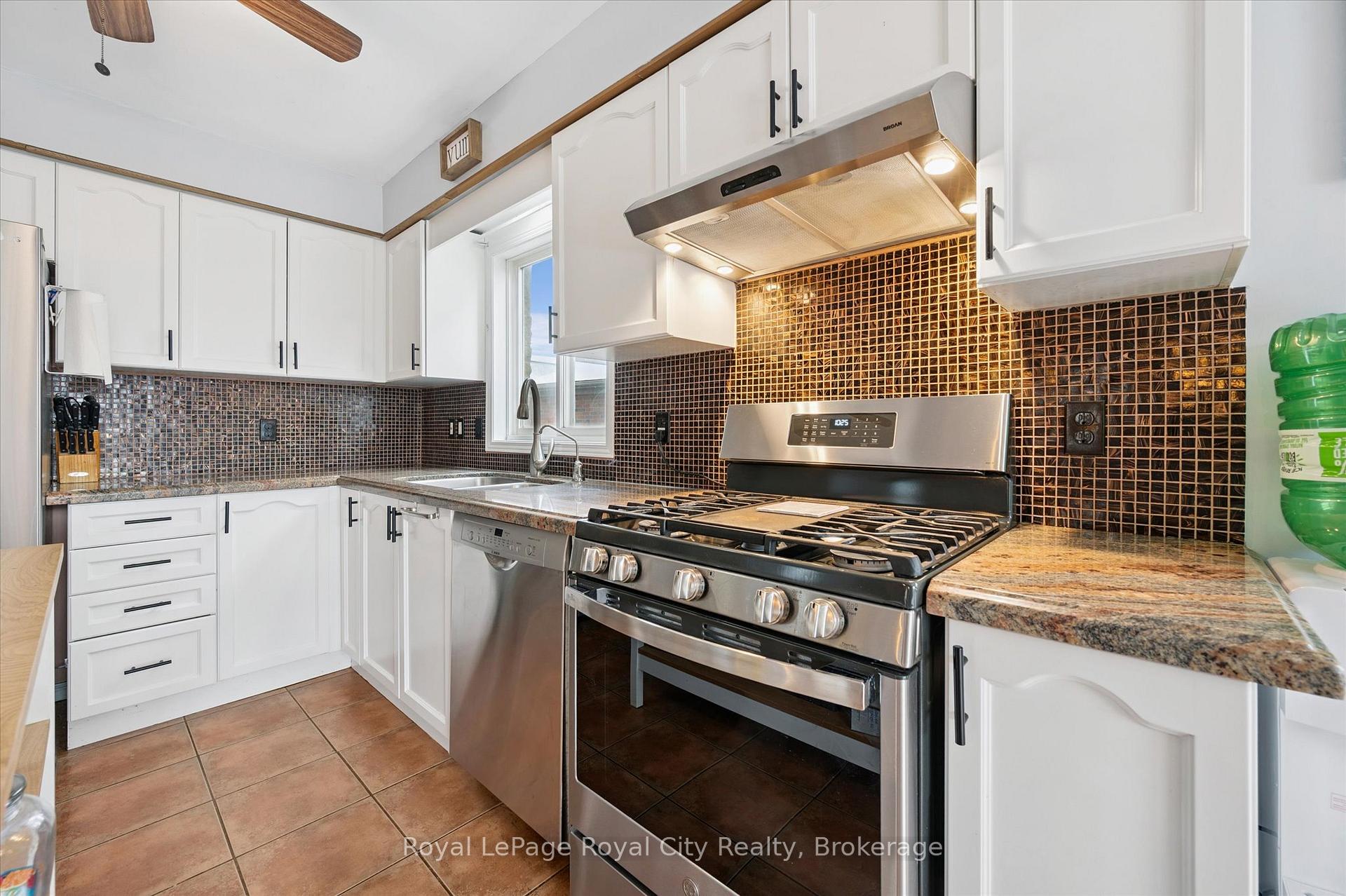 Photo 11 of 6 Berry Drive, Guelph, Kortright Hills — HOMEH