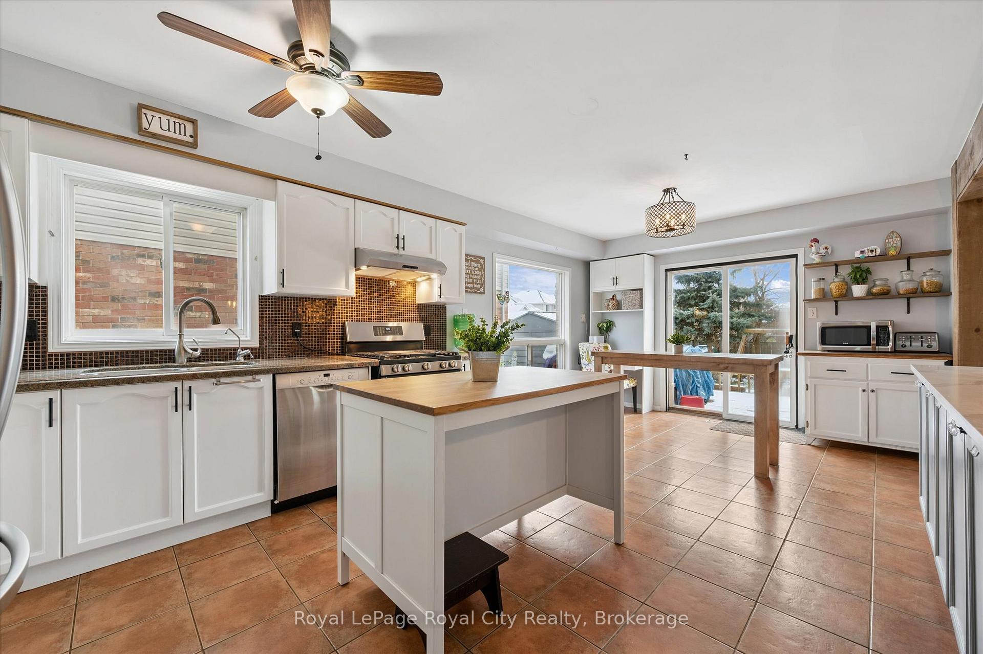 Photo 12 of 6 Berry Drive, Guelph, Kortright Hills — HOMEH