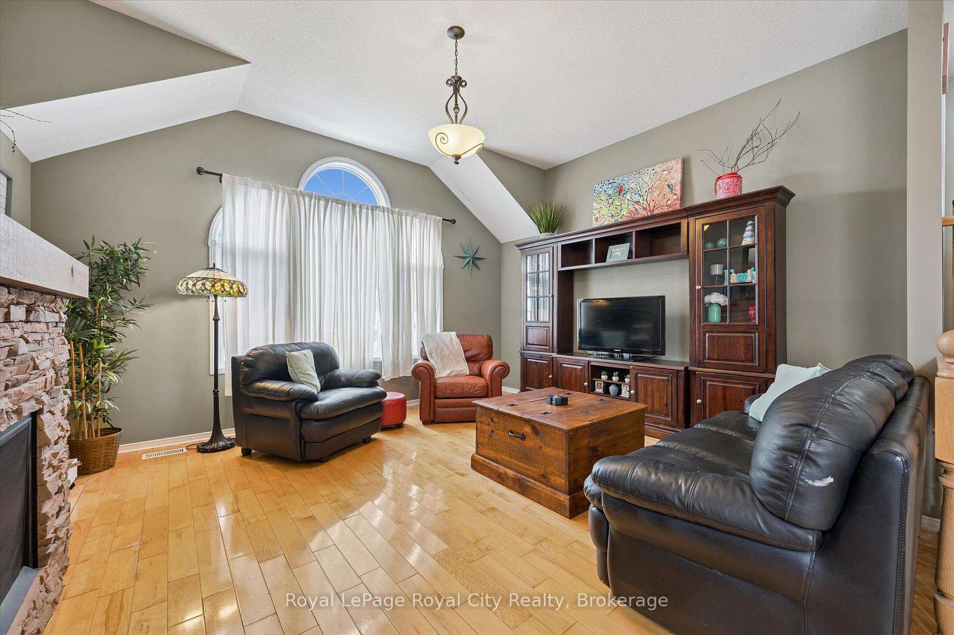 Photo 15 of 6 Berry Drive, Guelph, Kortright Hills — HOMEH