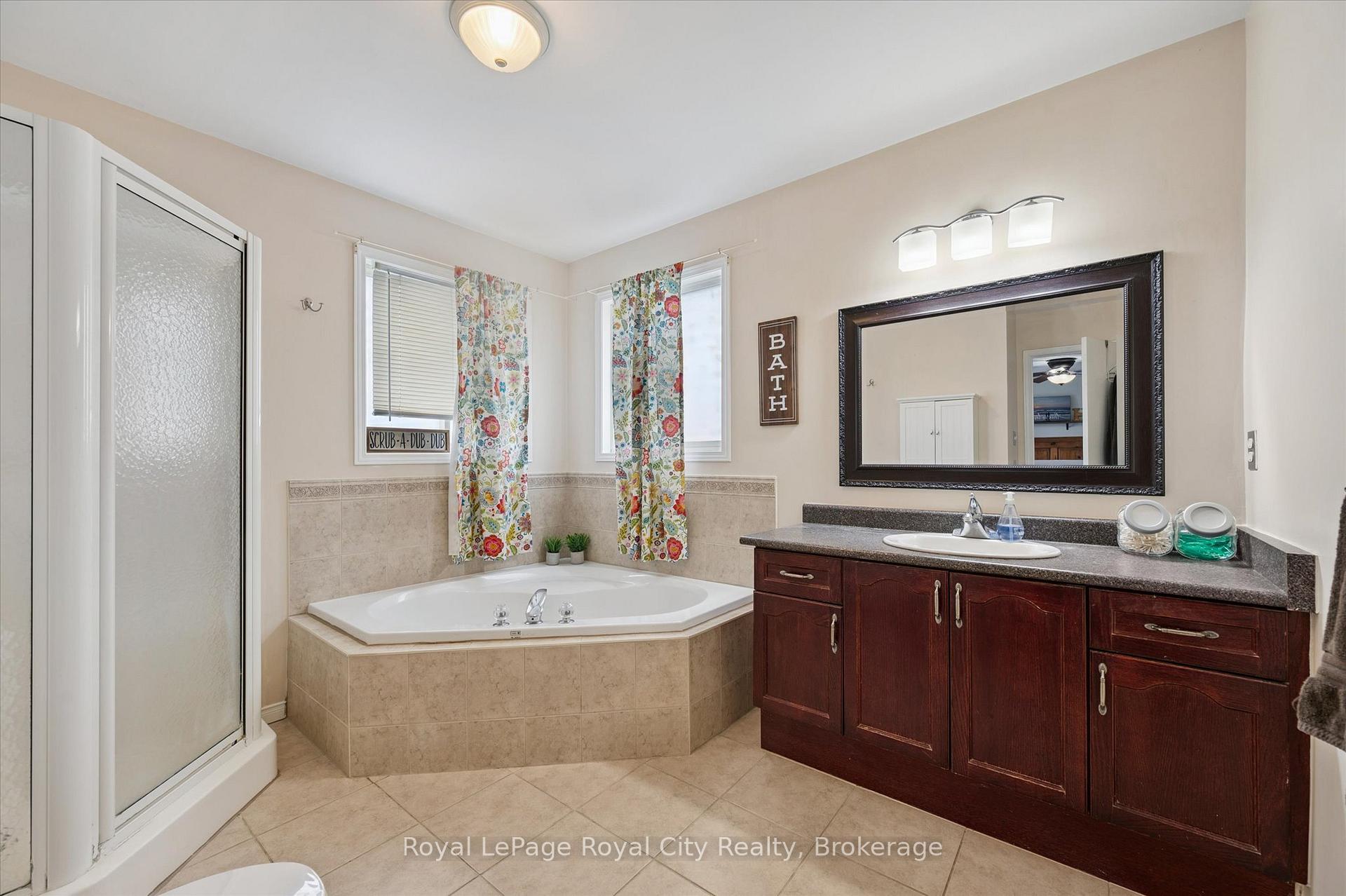 Photo 23 of 6 Berry Drive, Guelph, Kortright Hills — HOMEH