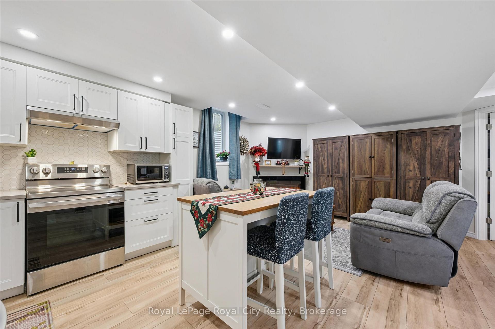 Photo 24 of 6 Berry Drive, Guelph, Kortright Hills — HOMEH