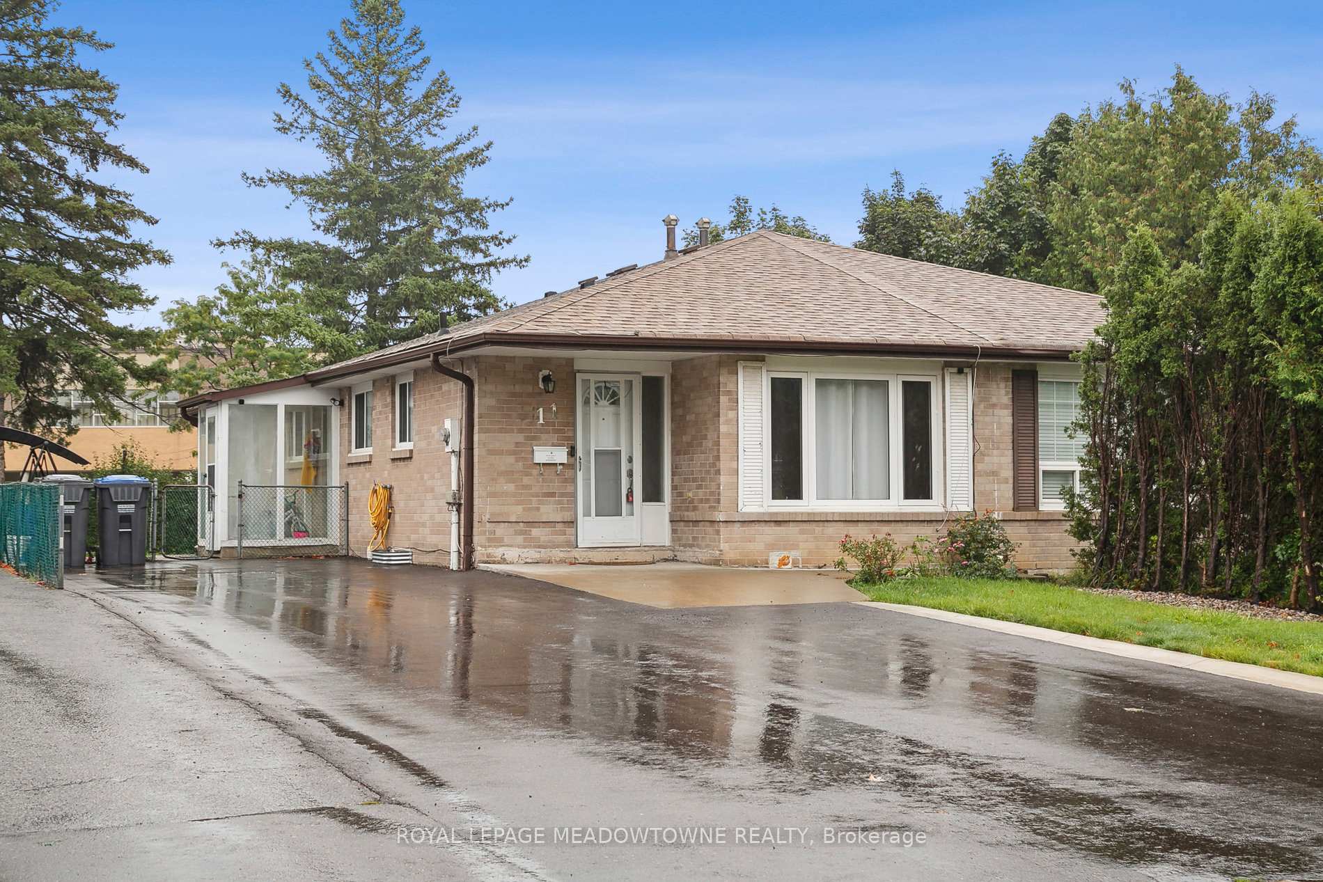 Front of Unit Upper, 11 Juniper Crescent