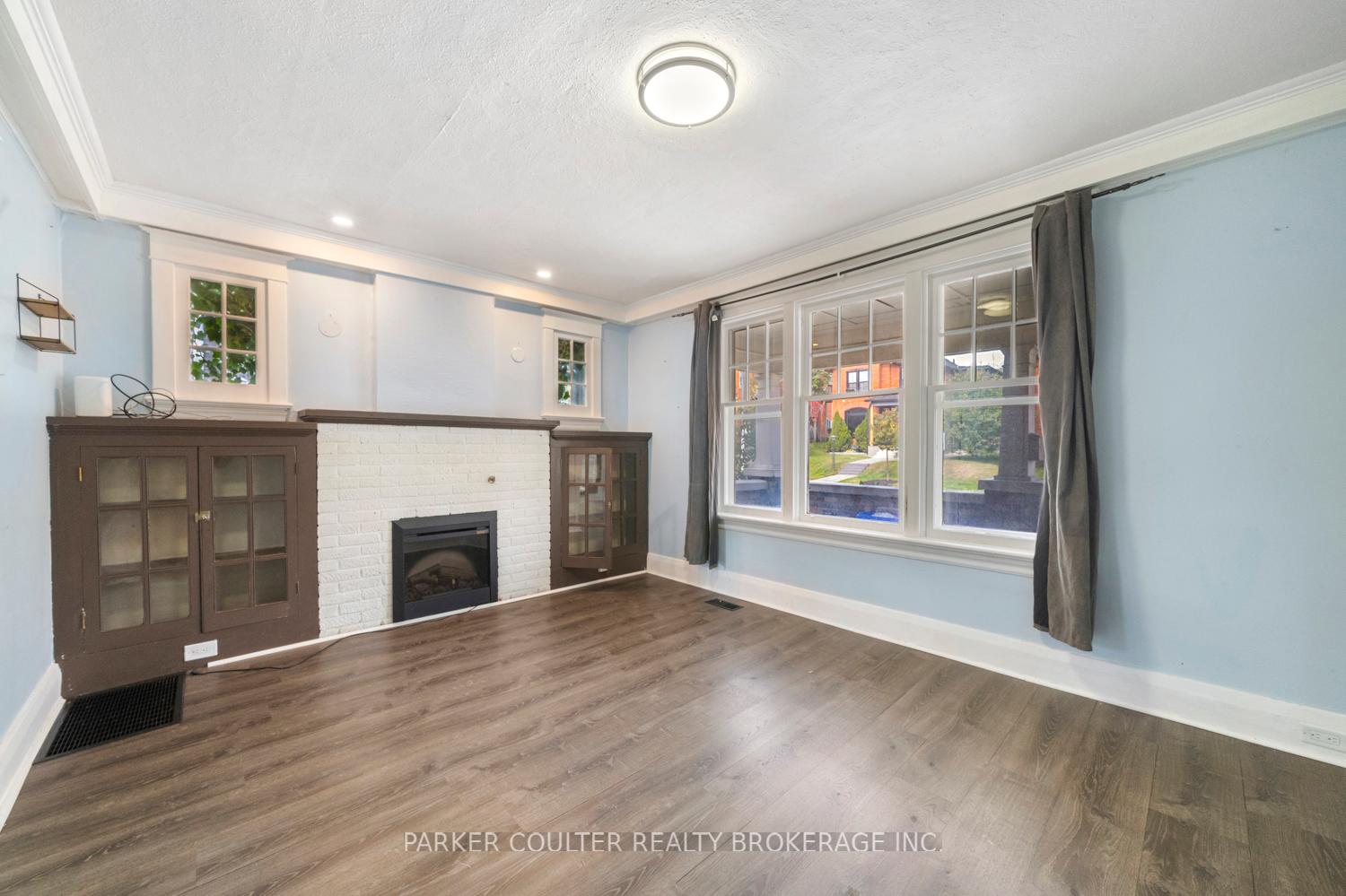 Photo 2 of 29 Ross Street, Barrie, City Centre — HOMEH