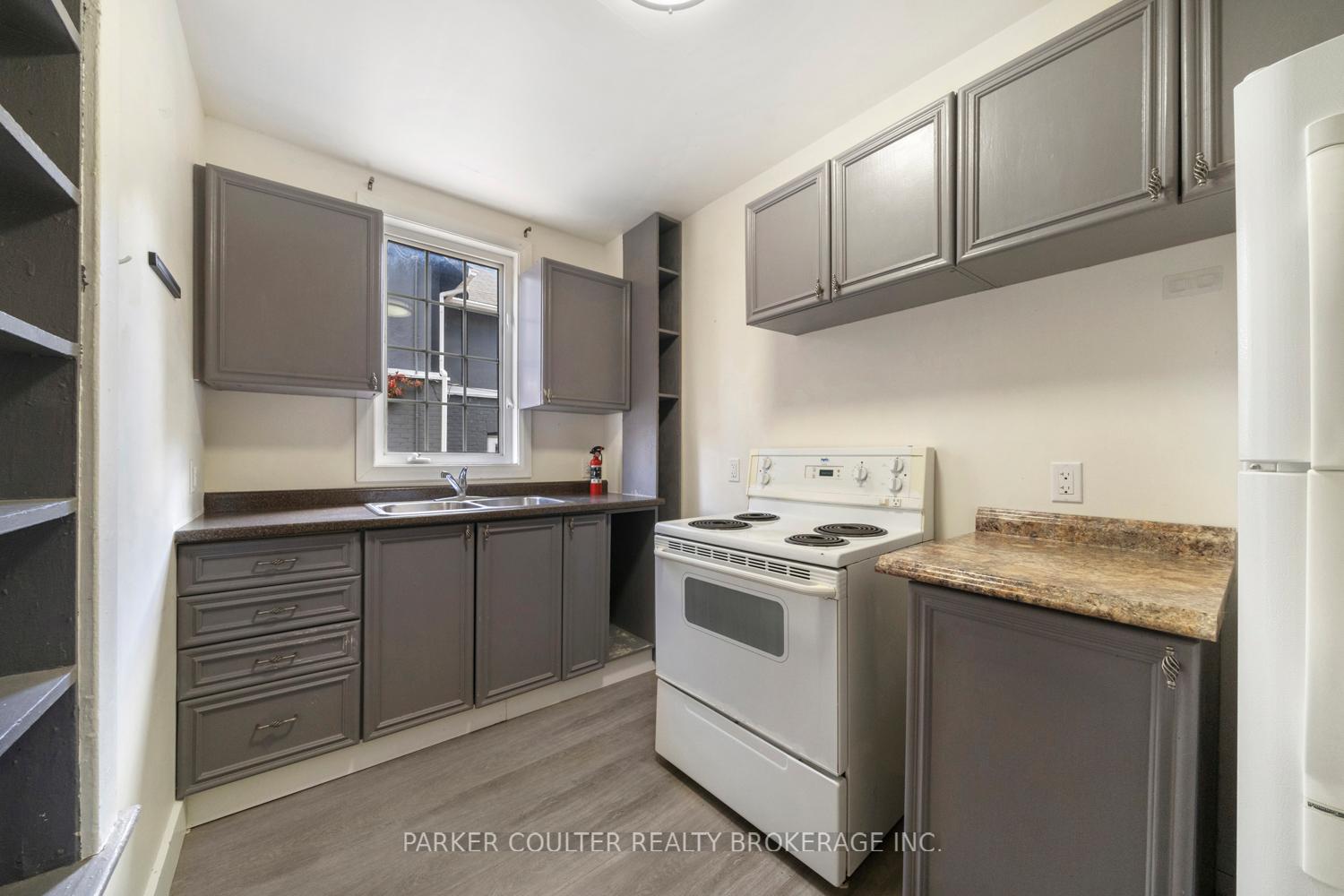 Photo 6 of 29 Ross Street, Barrie, City Centre — HOMEH