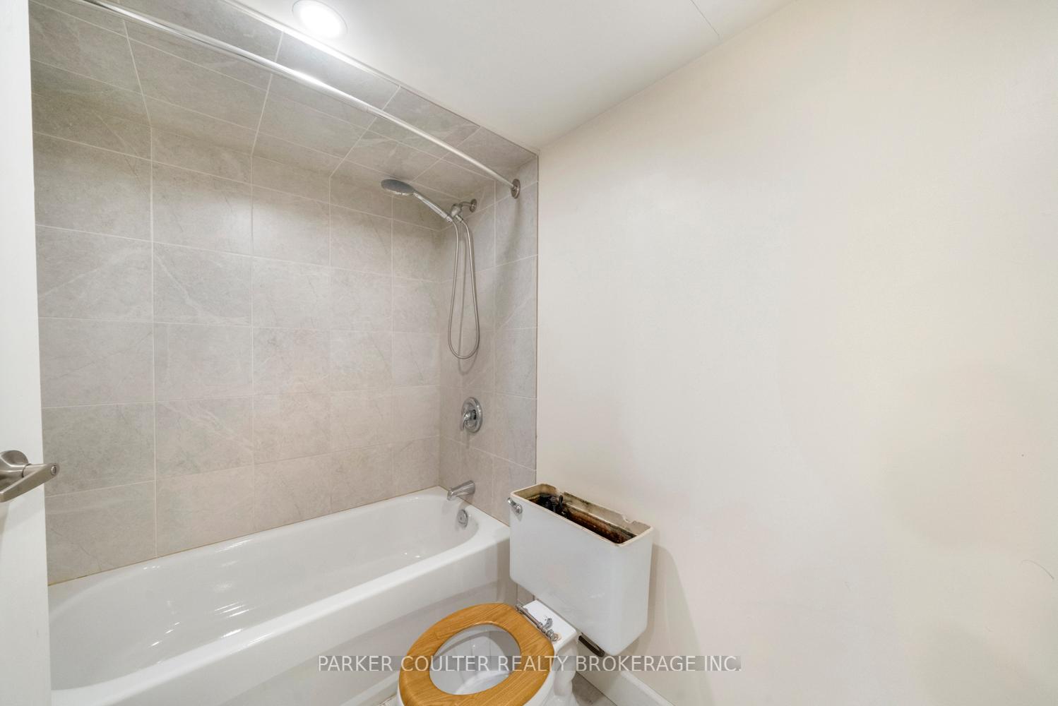Photo 11 of 29 Ross Street, Barrie, City Centre — HOMEH
