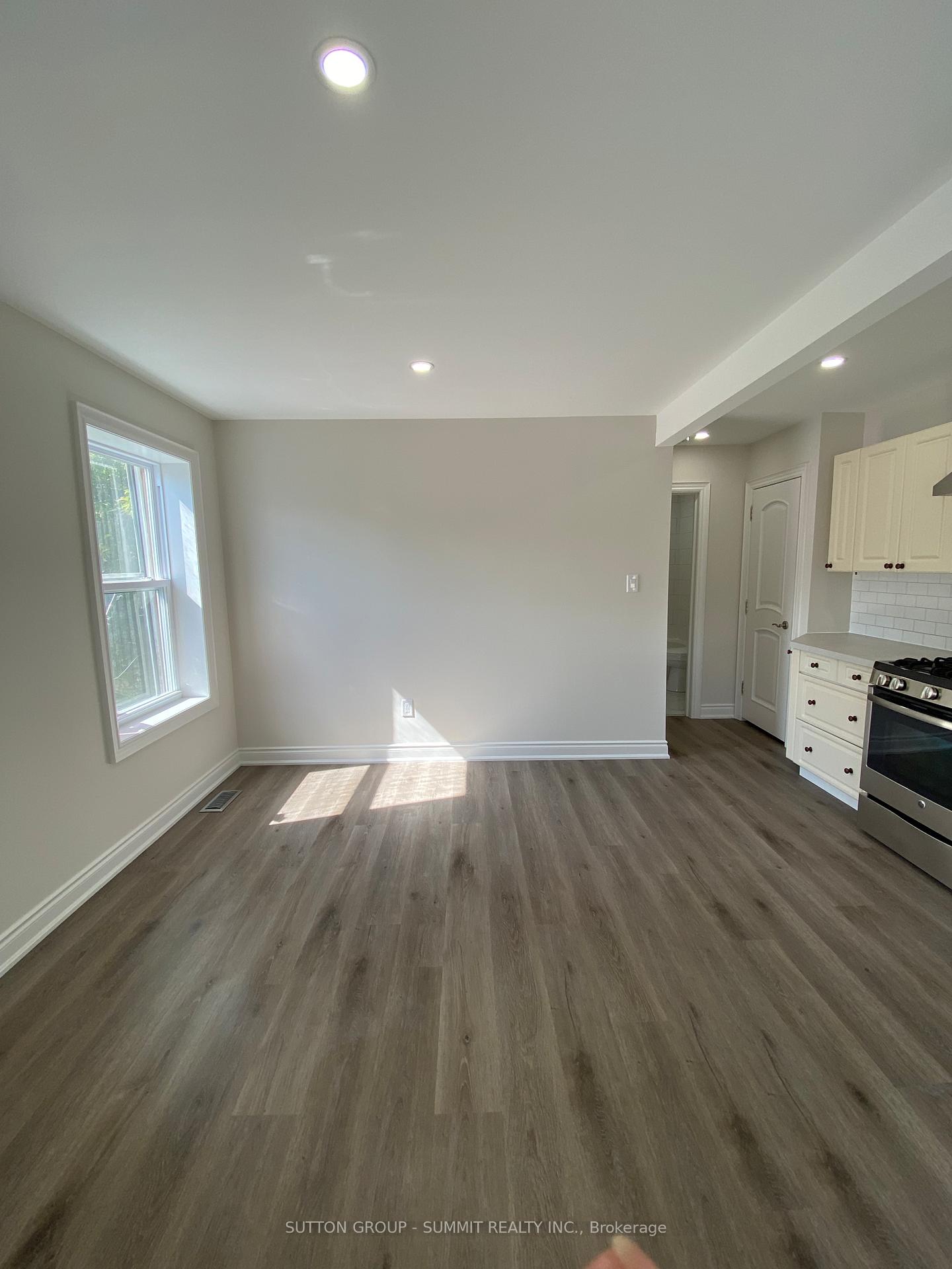 Photo 3 of Unit 7, 239 Main Street, King, Schomberg — HOMEH