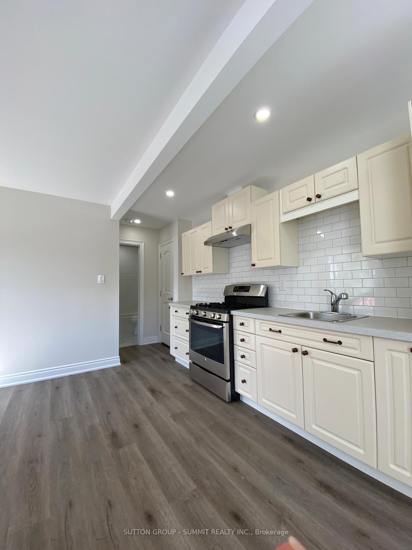 Photo 6 of Unit 7, 239 Main Street, King, Schomberg — HOMEH
