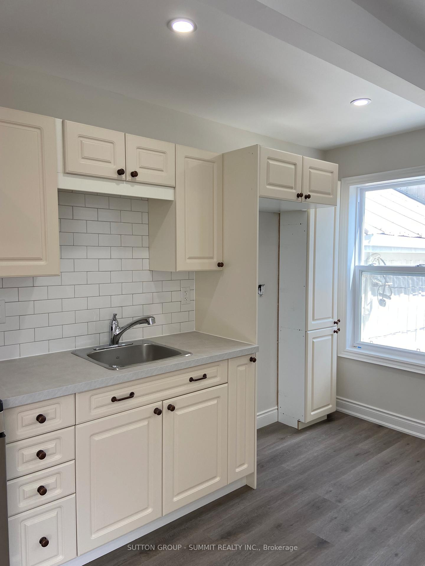 Photo 7 of Unit 7, 239 Main Street, King, Schomberg — HOMEH