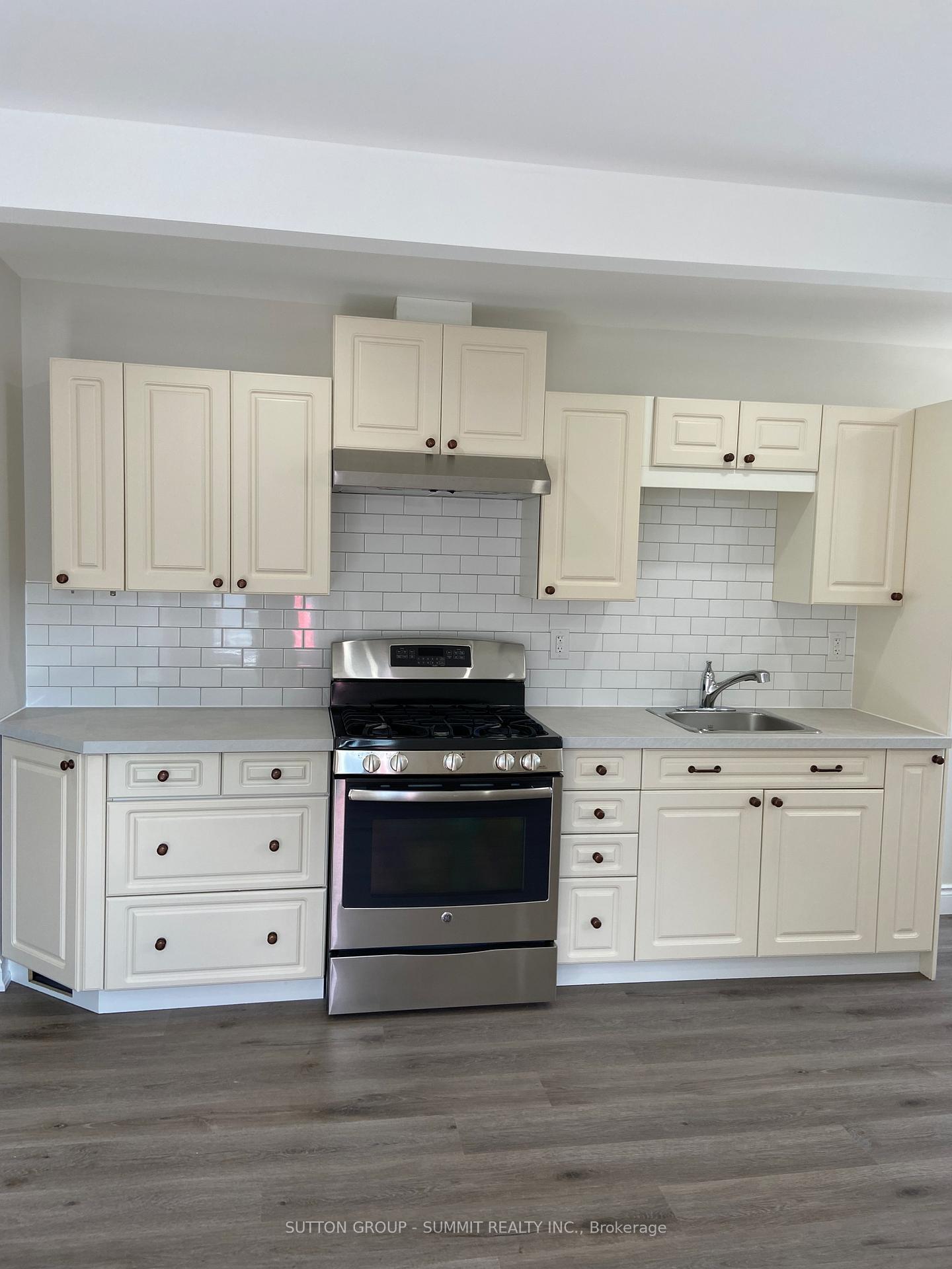 Photo 10 of Unit 7, 239 Main Street, King, Schomberg — HOMEH