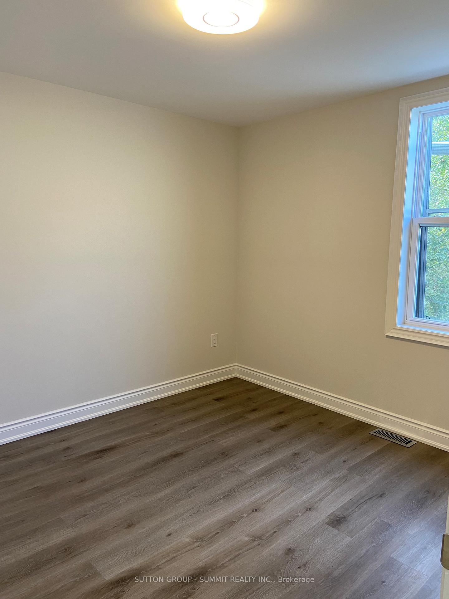 Photo 14 of Unit 7, 239 Main Street, King, Schomberg — HOMEH