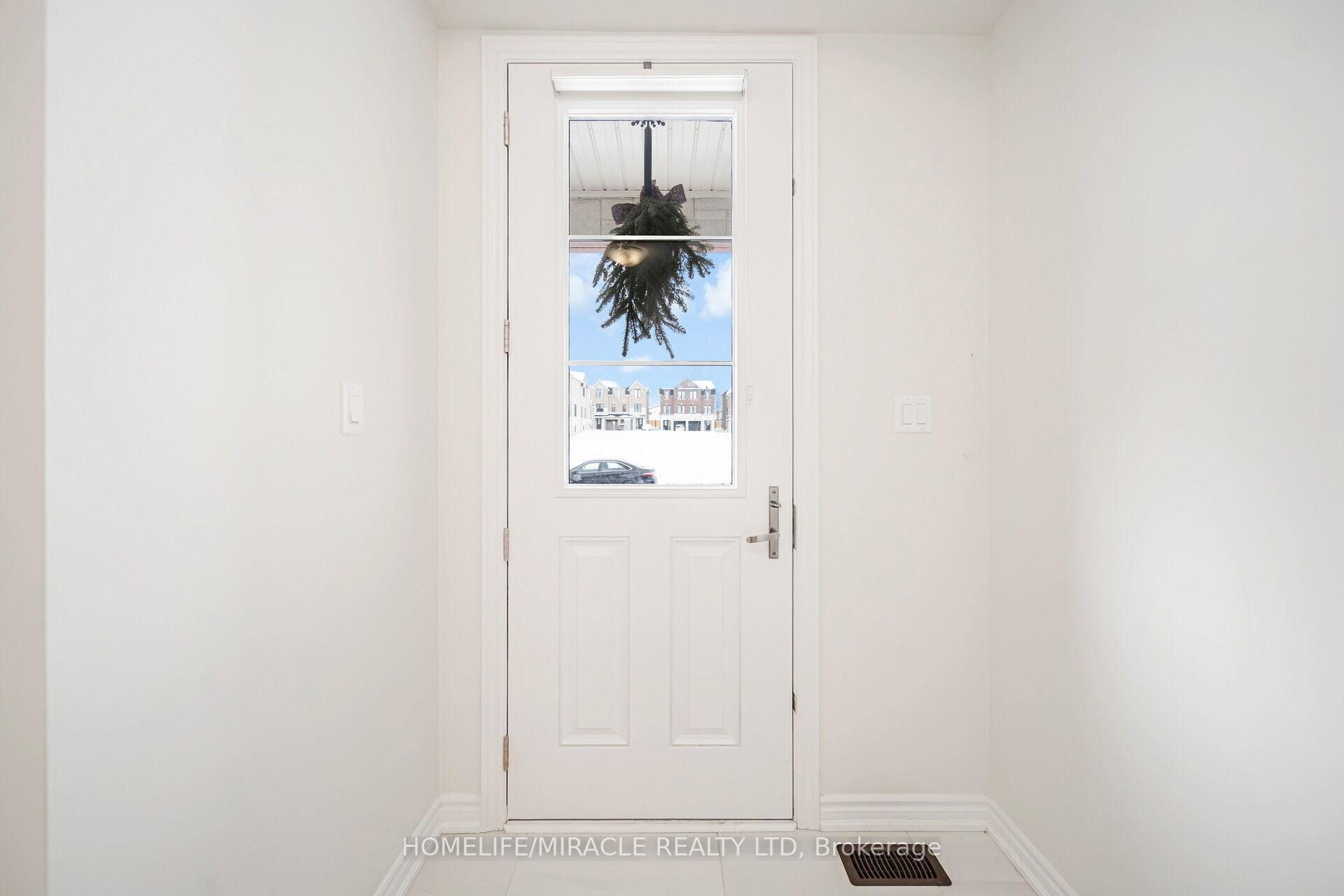 Photo 3 of 1404 Almonte Drive, Burlington, Tyandaga — HOMEH