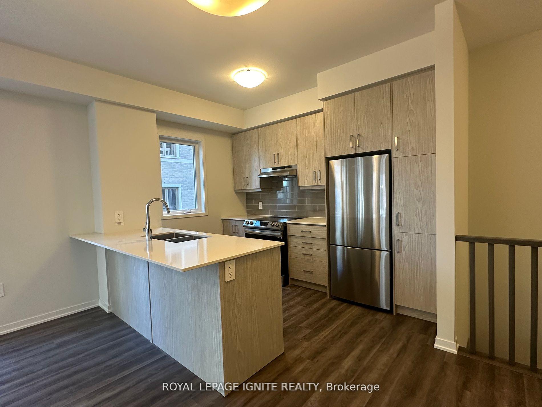 Photo 8 of Unit 85, 39 Honeycrisp Crescent, Vaughan, Vaughan Corporate Centre — HOMEH