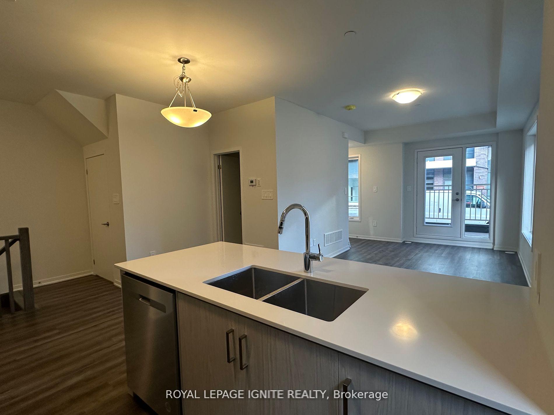 Photo 2 of Unit 85, 39 Honeycrisp Crescent, Vaughan, Vaughan Corporate Centre — HOMEH