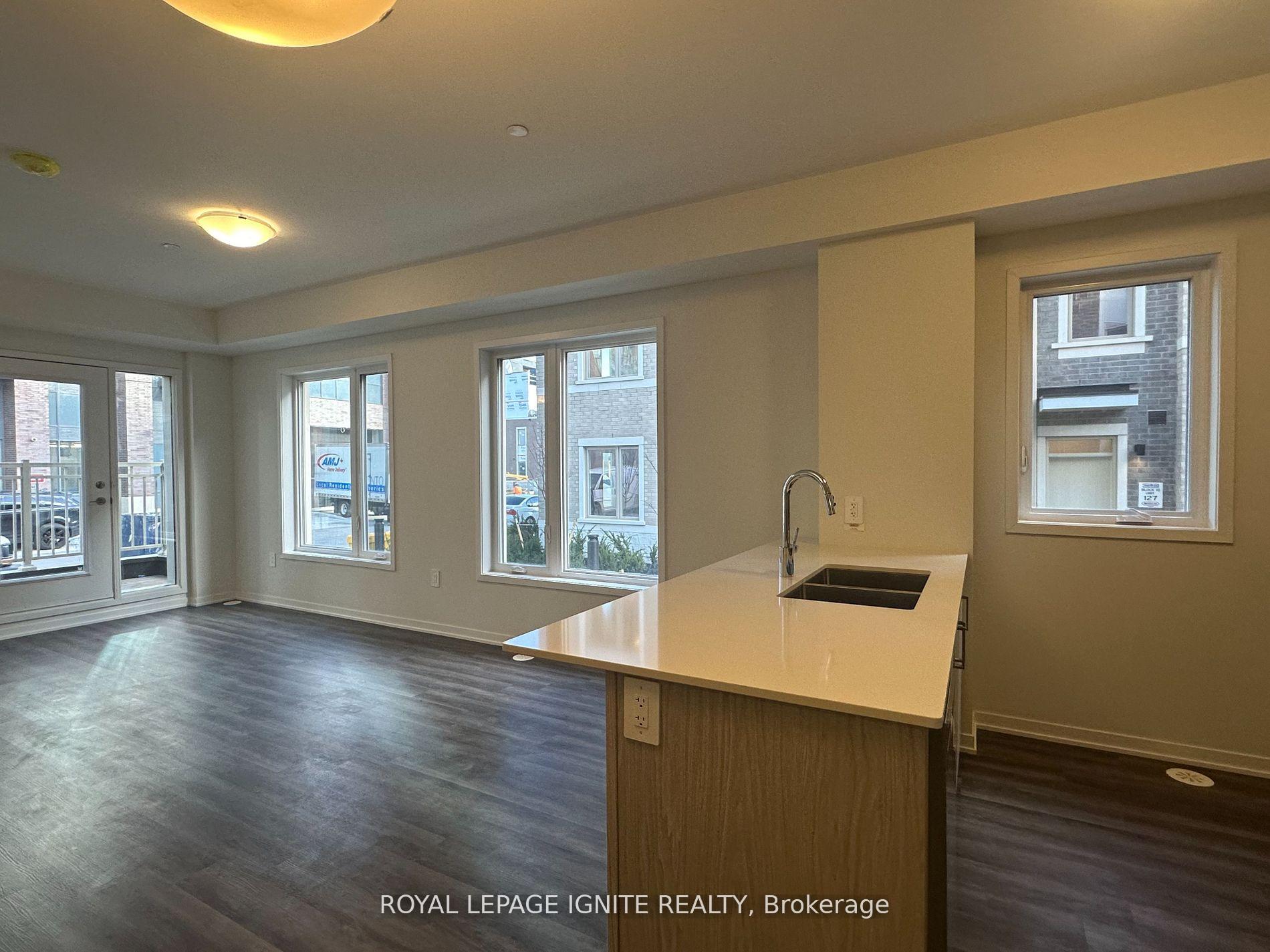 Photo 4 of Unit 85, 39 Honeycrisp Crescent, Vaughan, Vaughan Corporate Centre — HOMEH