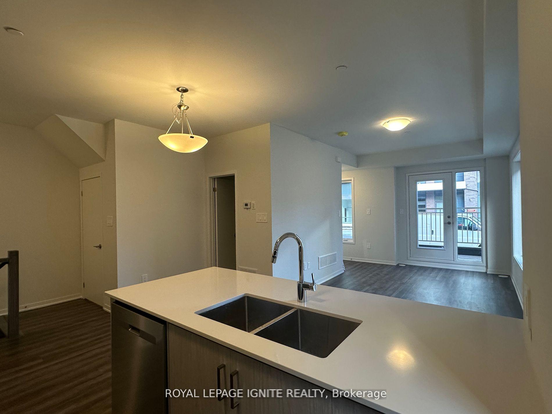 Photo 5 of Unit 85, 39 Honeycrisp Crescent, Vaughan, Vaughan Corporate Centre — HOMEH