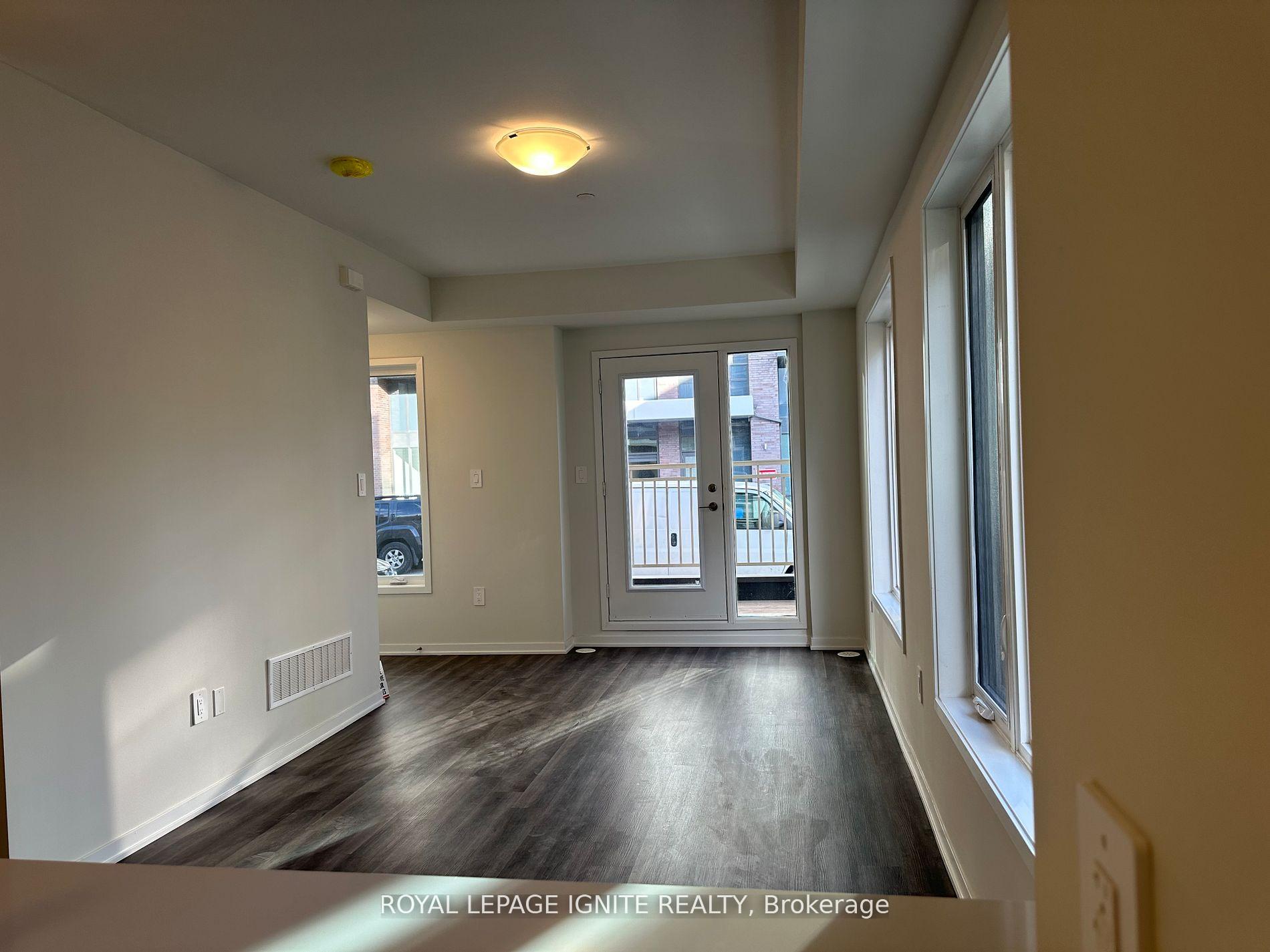 Photo 12 of Unit 85, 39 Honeycrisp Crescent, Vaughan, Vaughan Corporate Centre — HOMEH