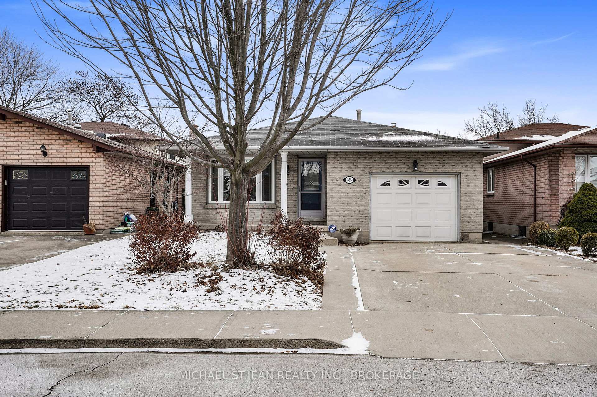 Photo 3 of 325 East 24th Street, Hamilton, Burkholme — HOMEH