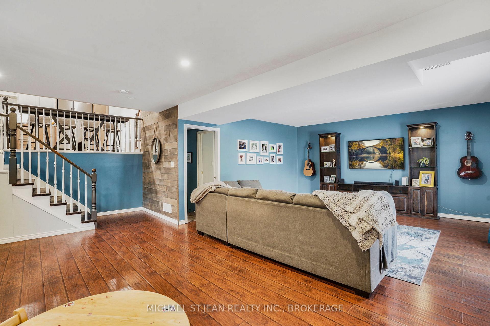 Photo 2 of 325 East 24th Street, Hamilton, Burkholme — HOMEH