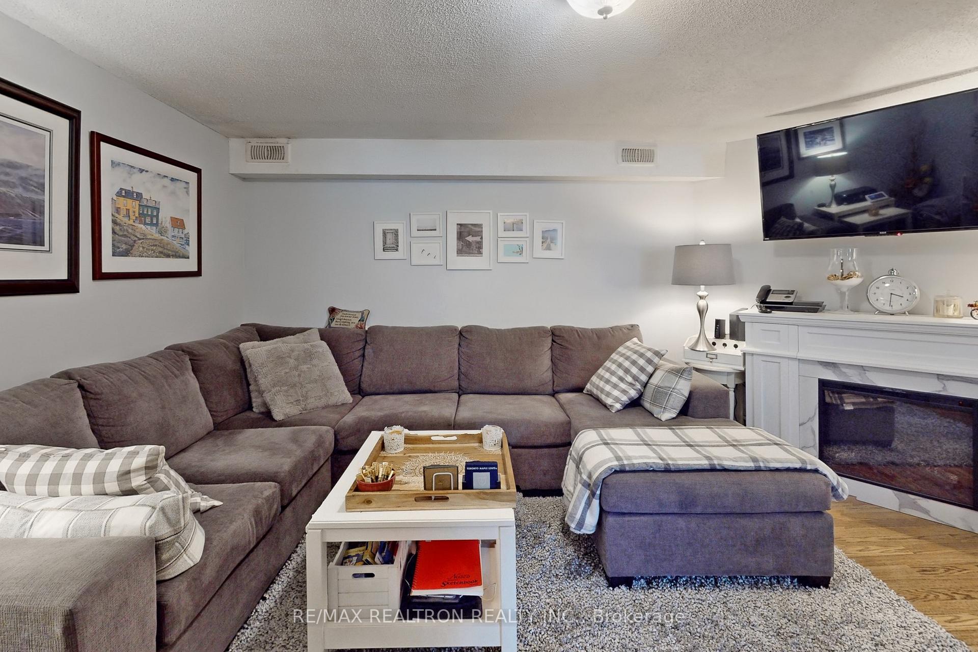 Photo 4 of 75 Davis Road, Aurora, Aurora Highlands — HOMEH