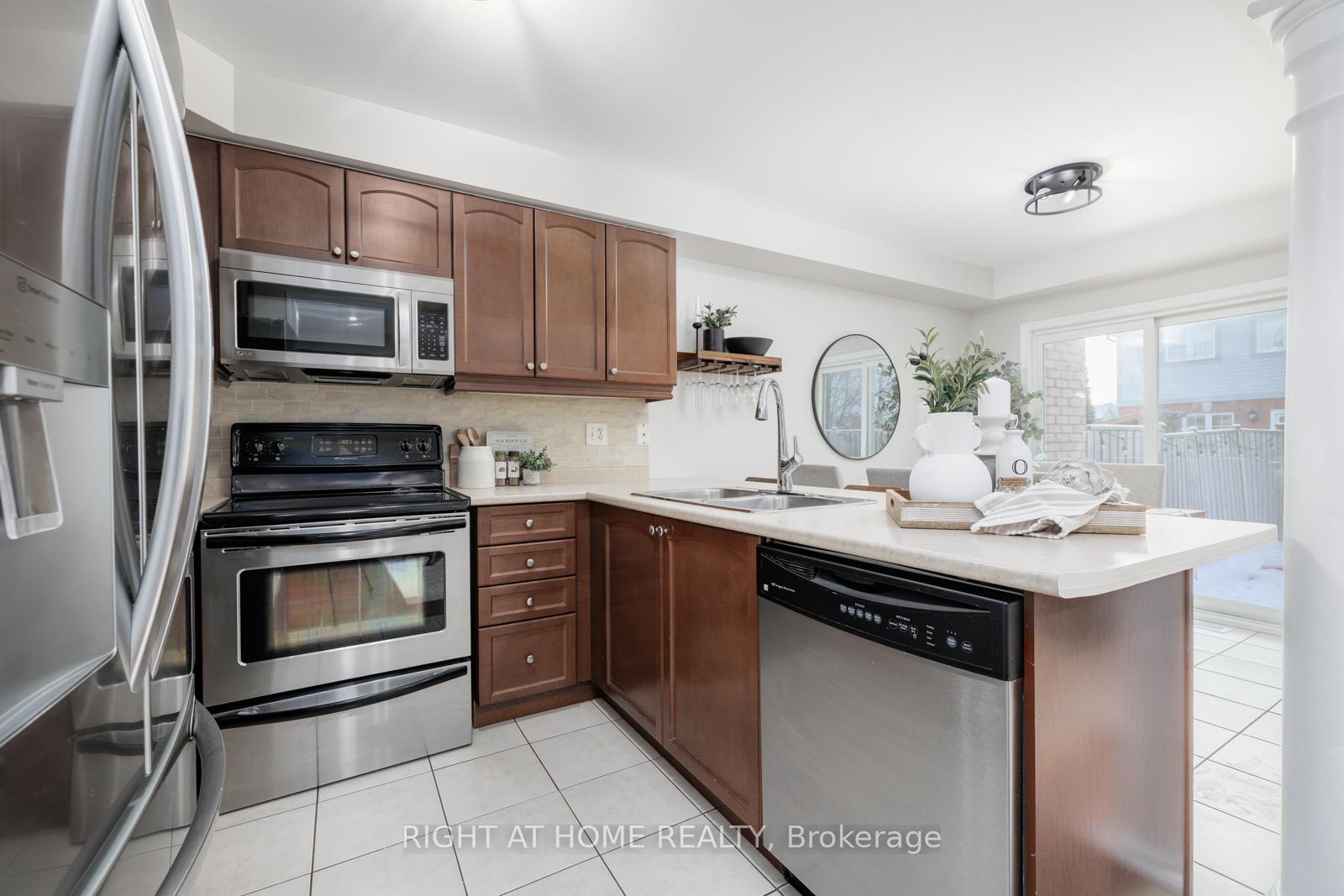 Photo 10 of 202 Swindells Street, Clarington, Bowmanville — HOMEH