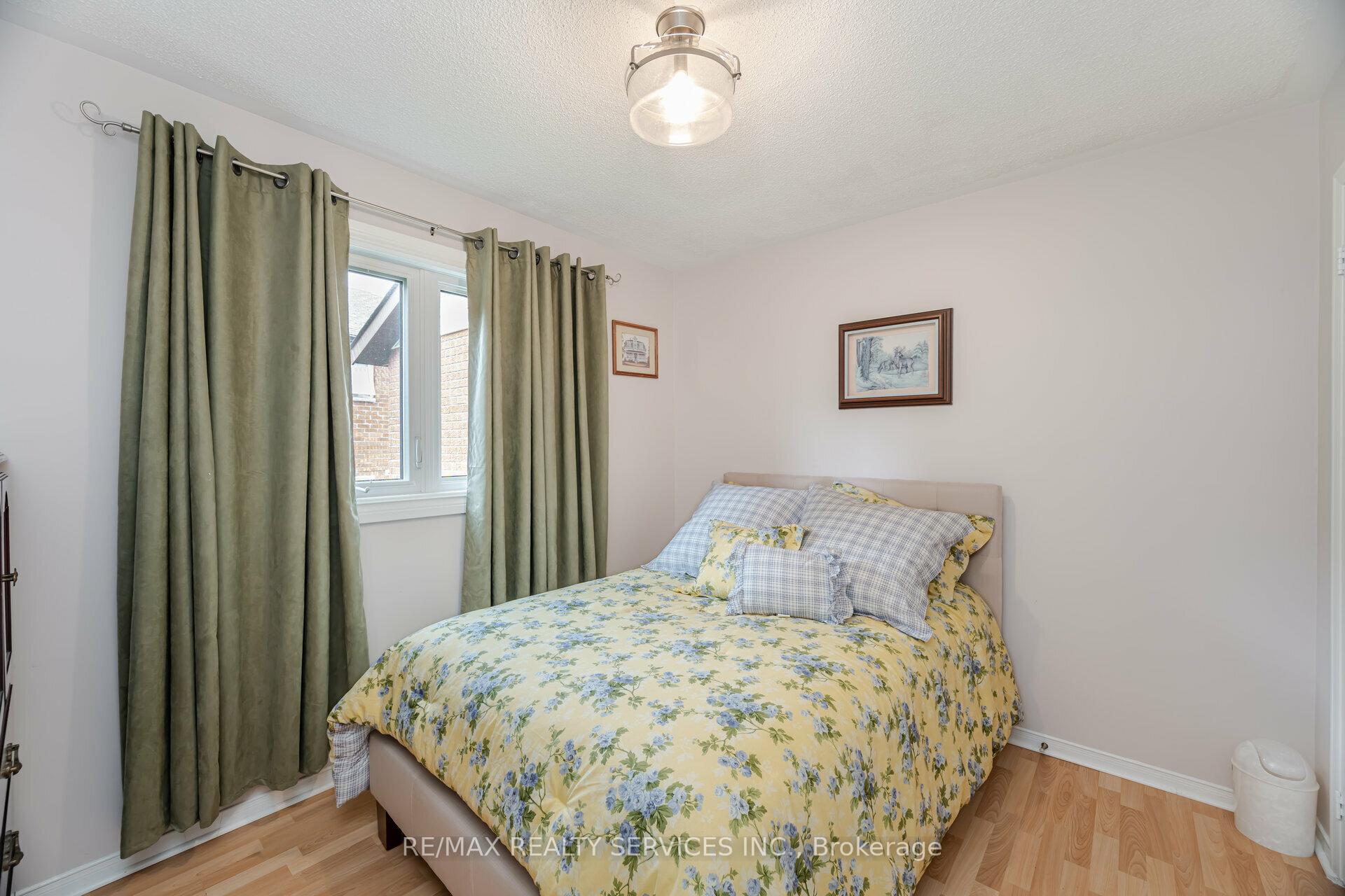 Photo 22 of 17 James Street, Amaranth, Rural Amaranth — HOMEH