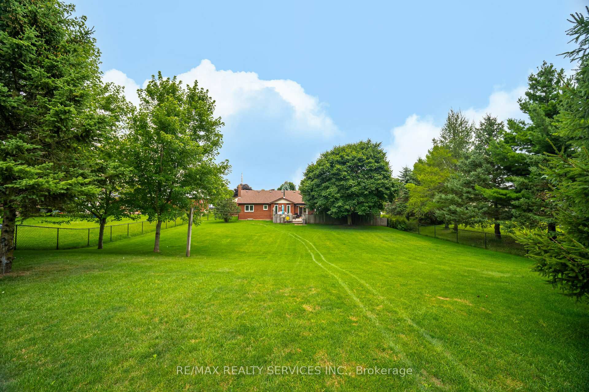 Photo 39 of 17 James Street, Amaranth, Rural Amaranth — HOMEH