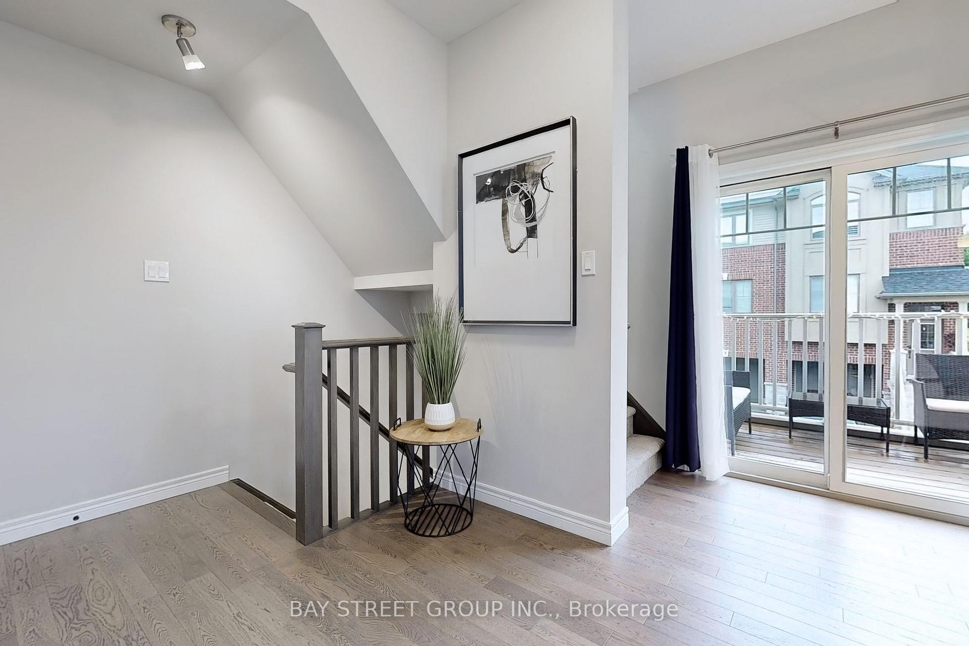 Photo 4 of 2 Groom Lane, Hamilton, Ancaster — HOMEH
