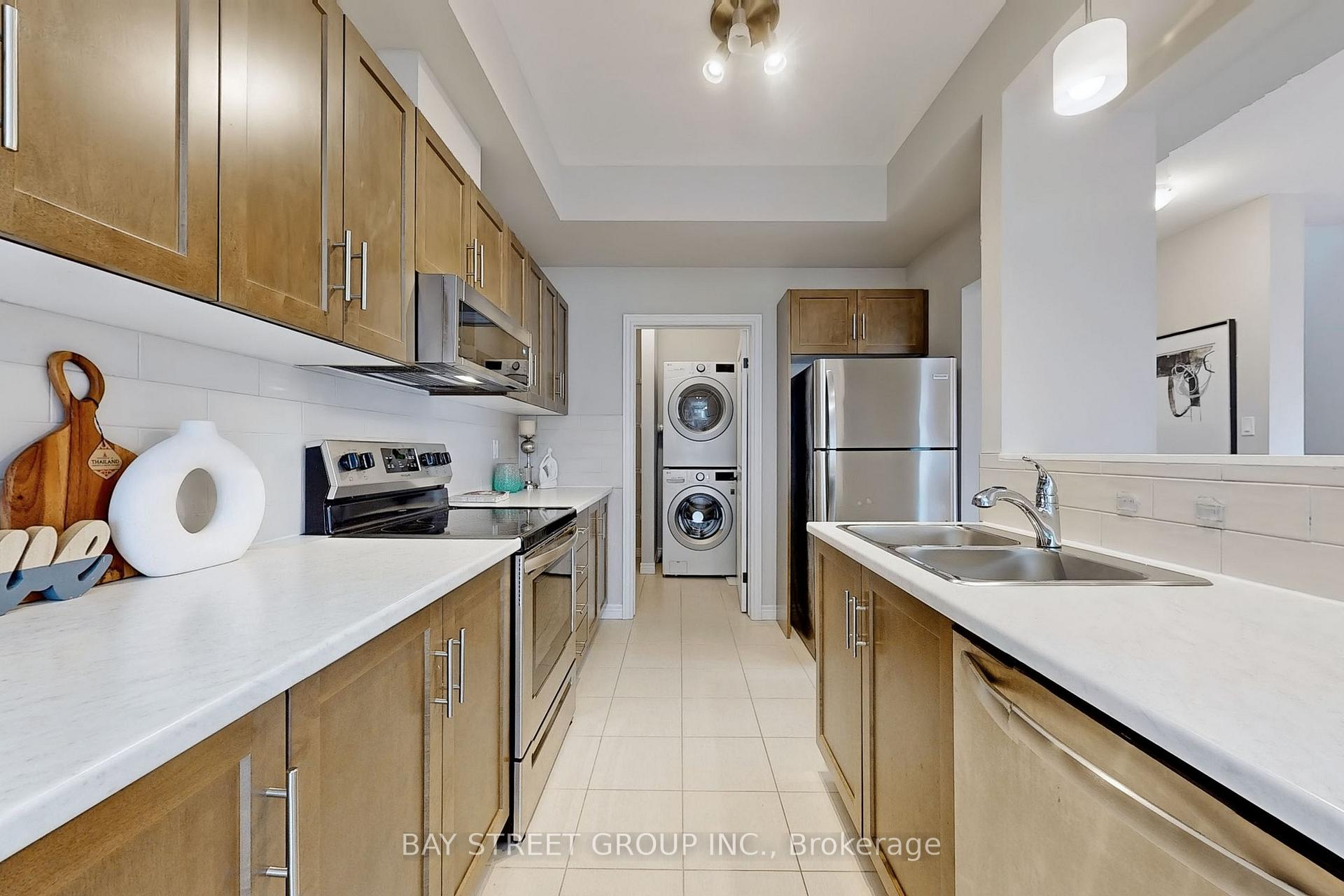 Photo 10 of 2 Groom Lane, Hamilton, Ancaster — HOMEH