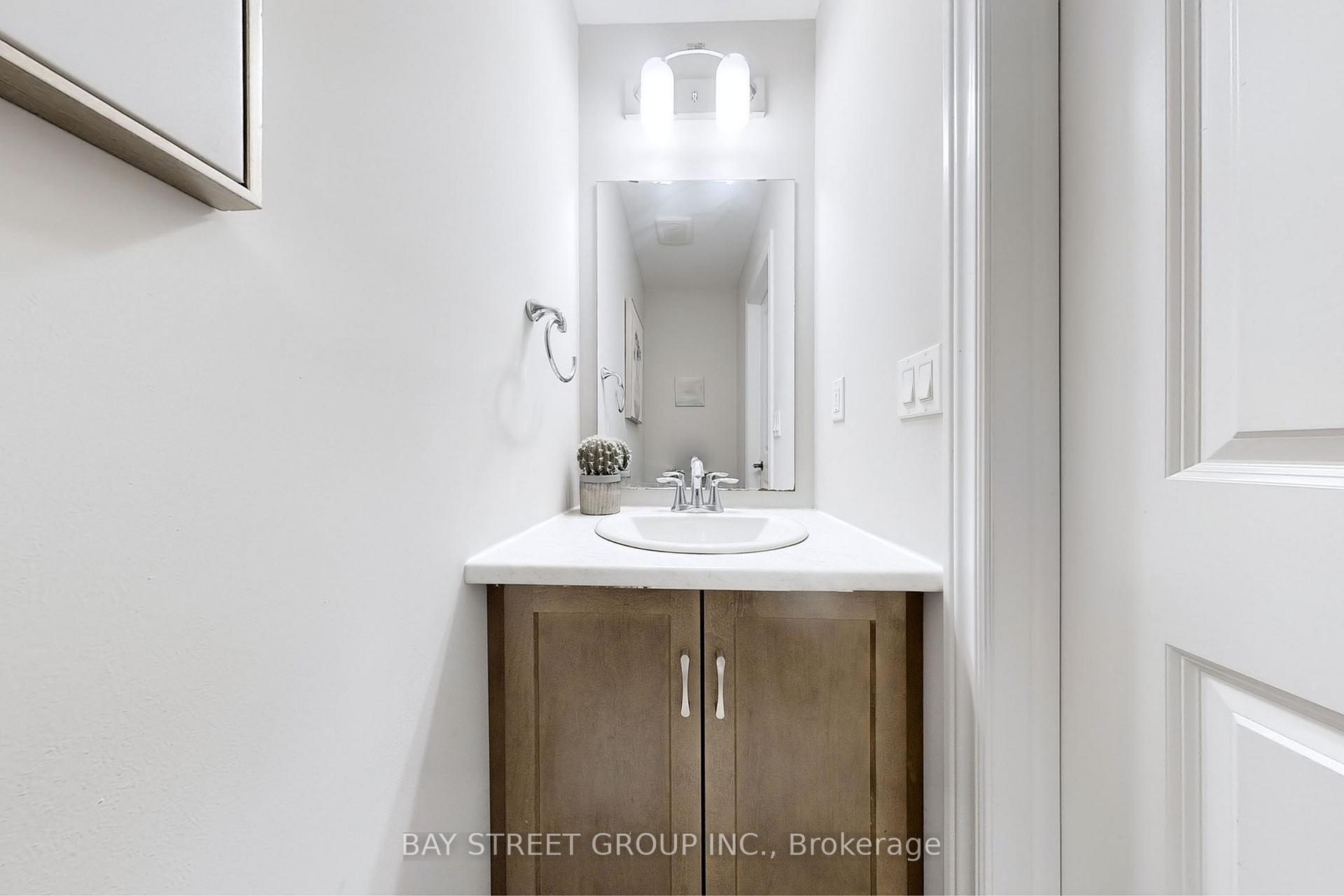 Photo 11 of 2 Groom Lane, Hamilton, Ancaster — HOMEH