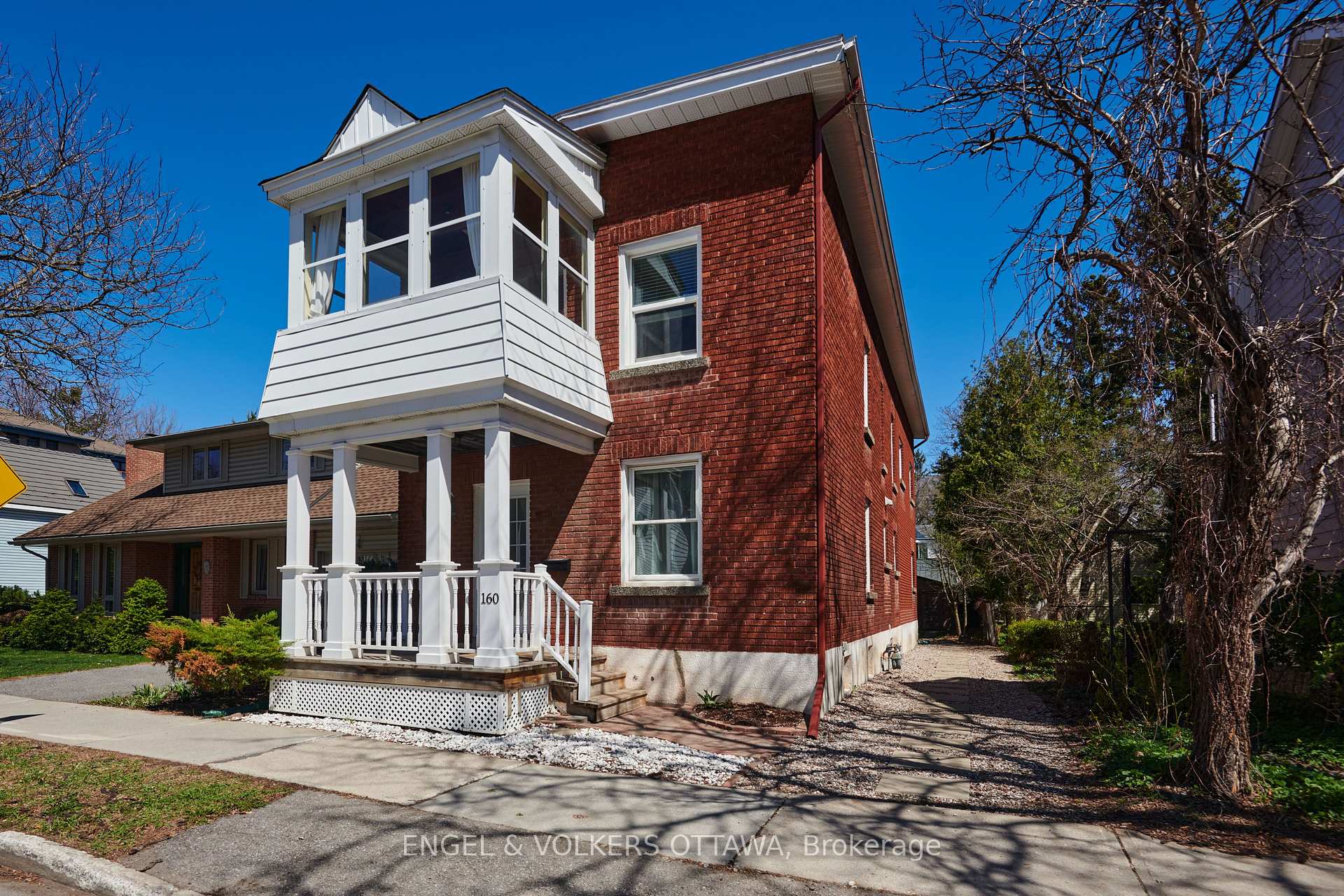 Front of Unit A, 160 Crichton Street