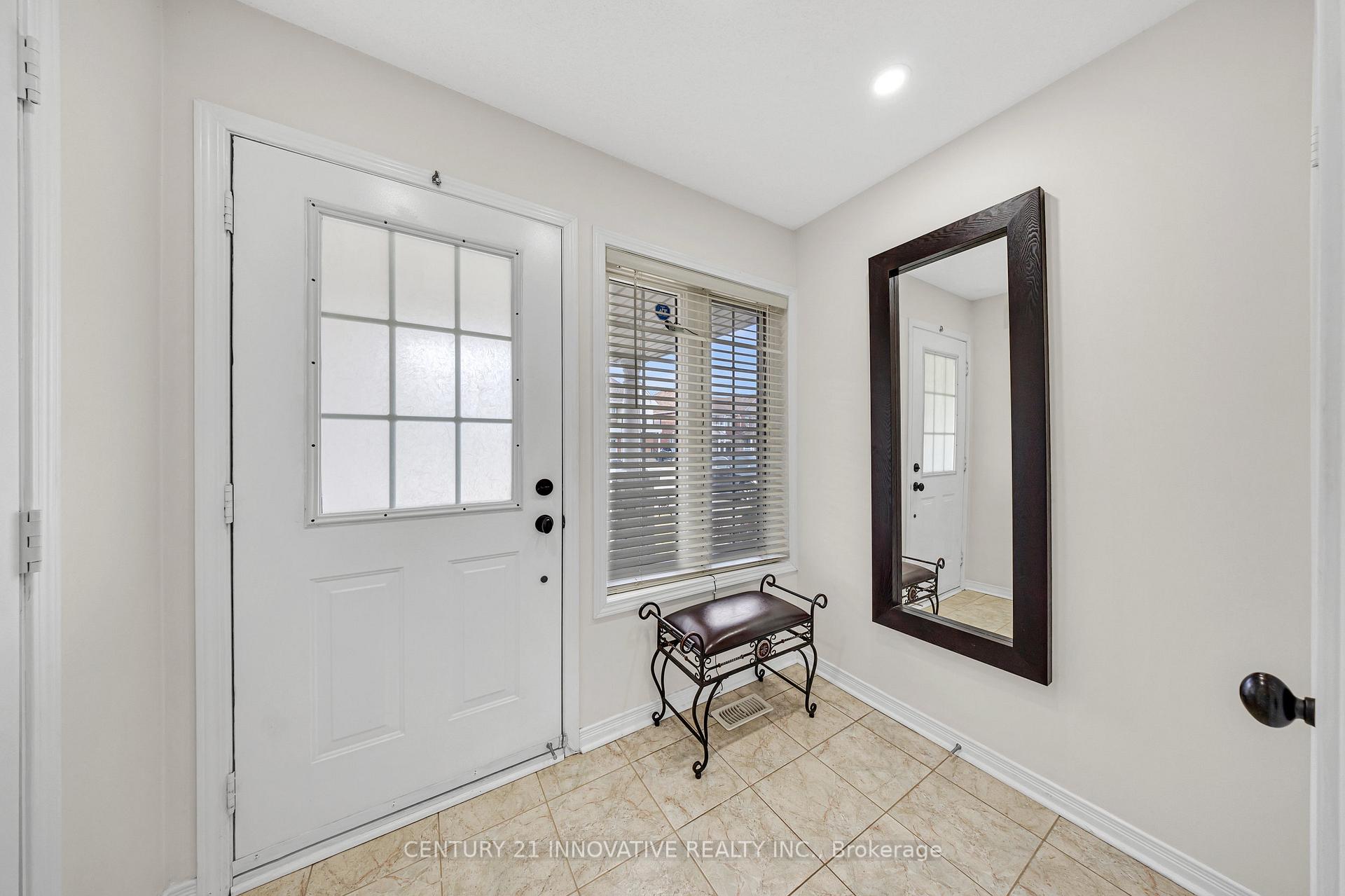 Photo 4 of 754 Sunbird Trail, Pickering, Amberlea — HOMEH