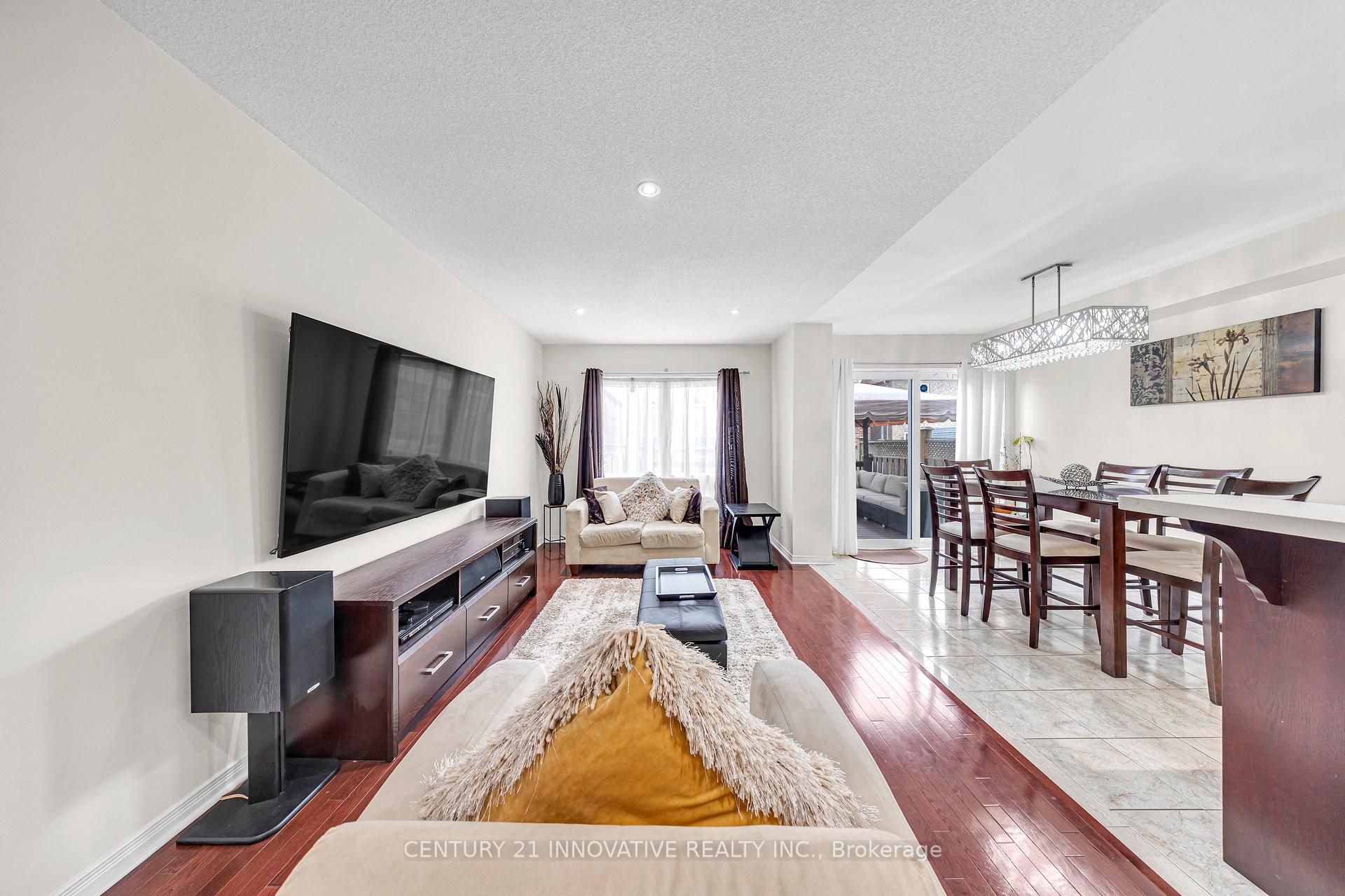 Photo 3 of 754 Sunbird Trail, Pickering, Amberlea — HOMEH