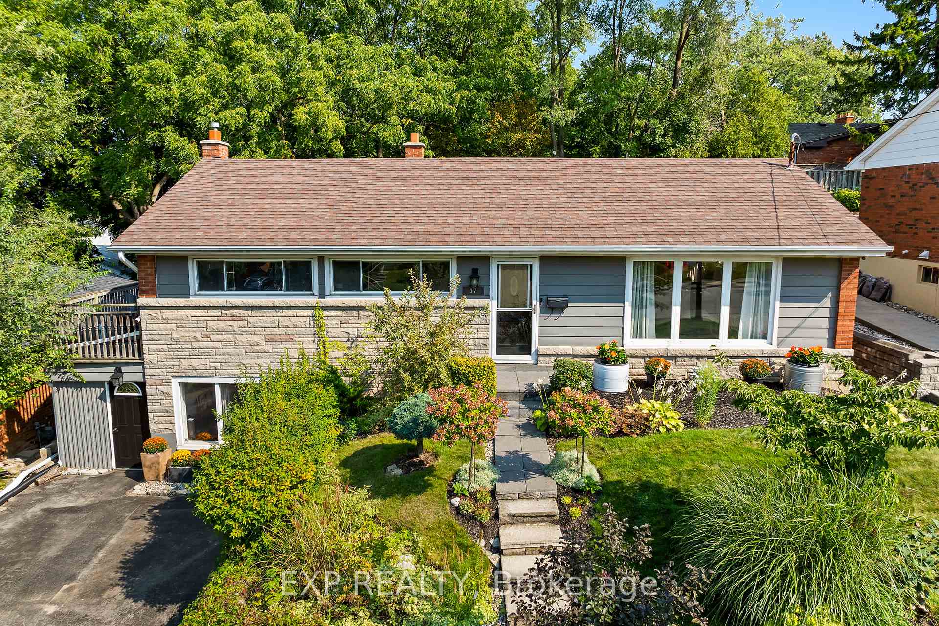 Photo 1 of 17 Battlefield Drive, Hamilton, Stoney Creek — HOMEH