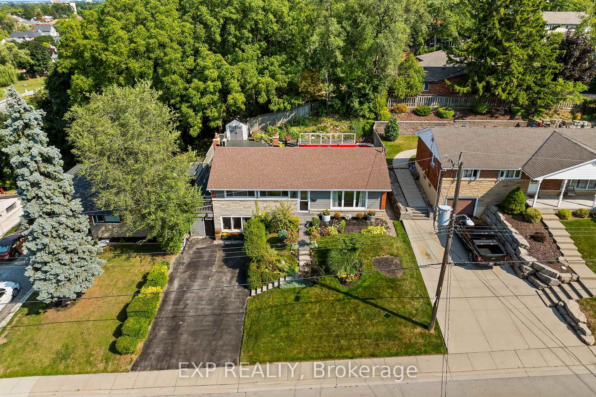Photo 13 of 17 Battlefield Drive, Hamilton, Stoney Creek — HOMEH