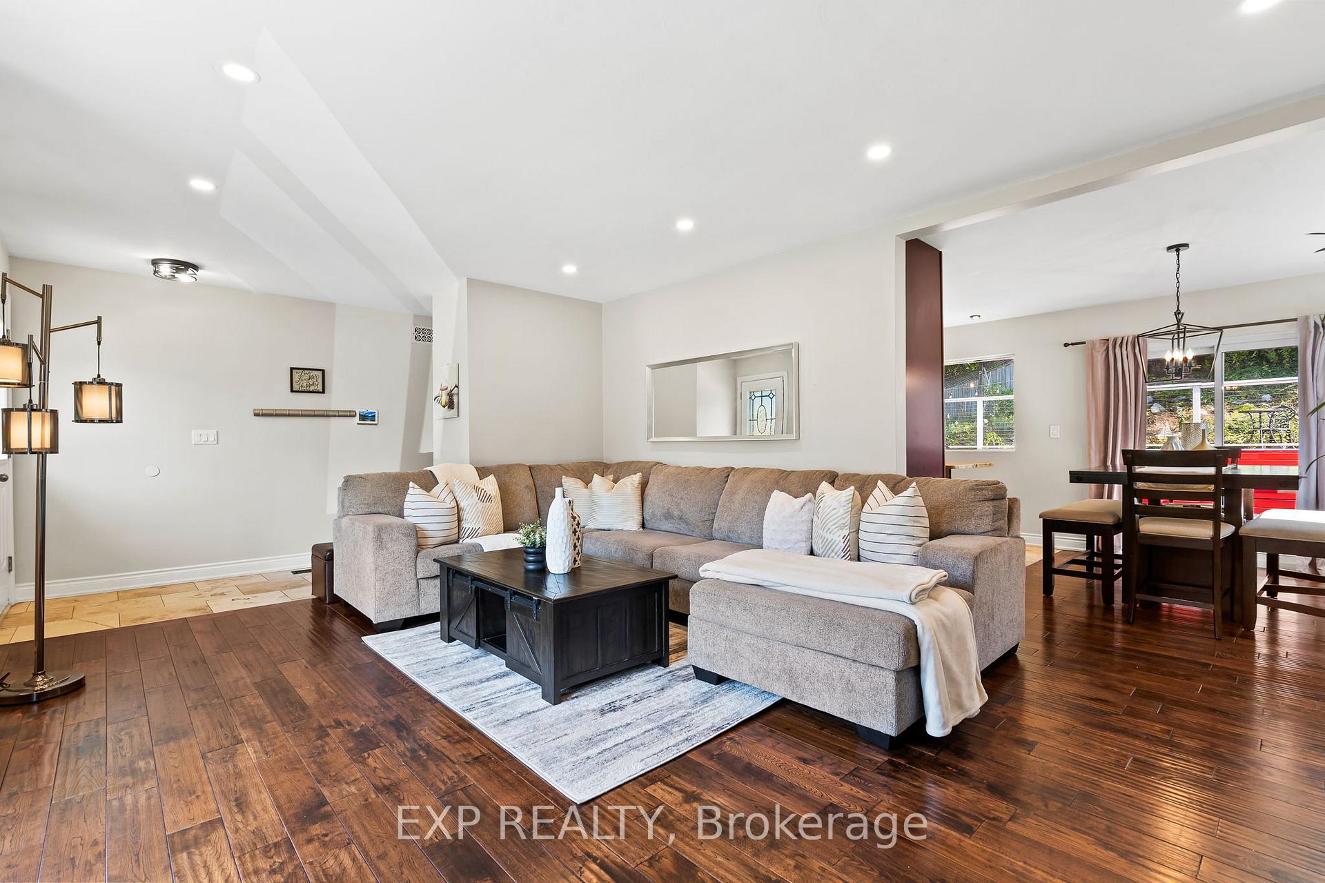 Photo 4 of 17 Battlefield Drive, Hamilton, Stoney Creek — HOMEH