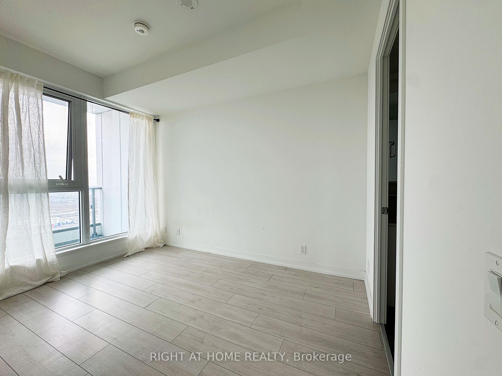 Photo 4 of Unit 5103, 5 Buttermill Avenue, Vaughan, Vaughan Corporate Centre — HOMEH