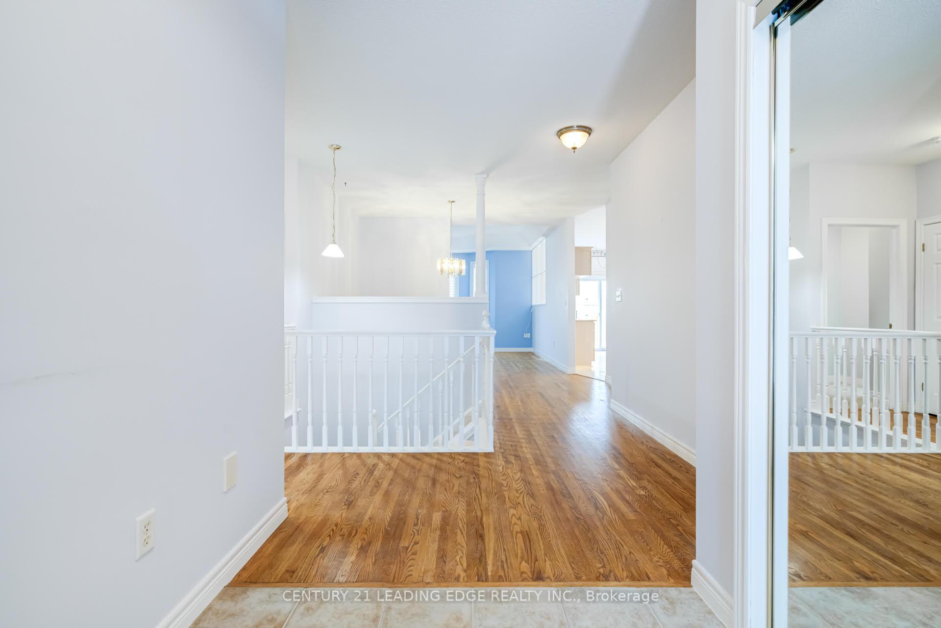 Photo 2 of 28 Postoaks Drive, Hamilton, Twenty Place — HOMEH