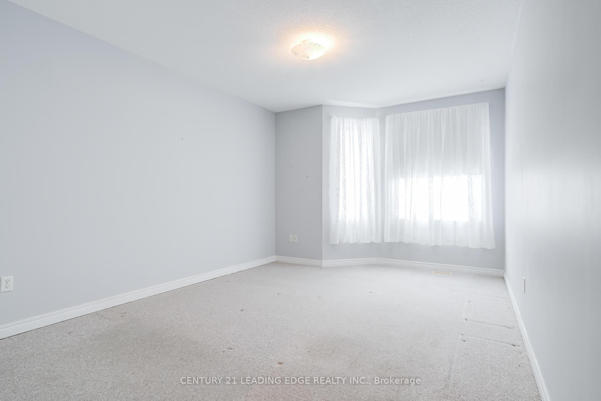 Photo 10 of 28 Postoaks Drive, Hamilton, Twenty Place — HOMEH