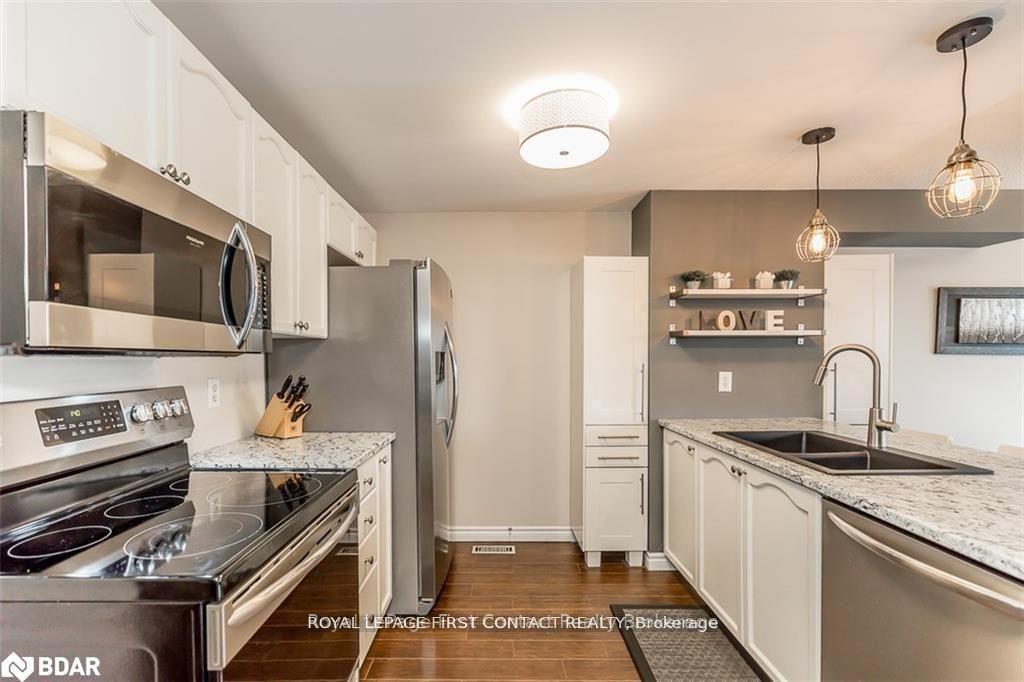 Photo 3 of 69 Courtney Crescent, Barrie, Painswick South — HOMEH