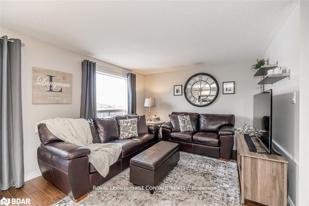 Photo 5 of 69 Courtney Crescent, Barrie, Painswick South — HOMEH