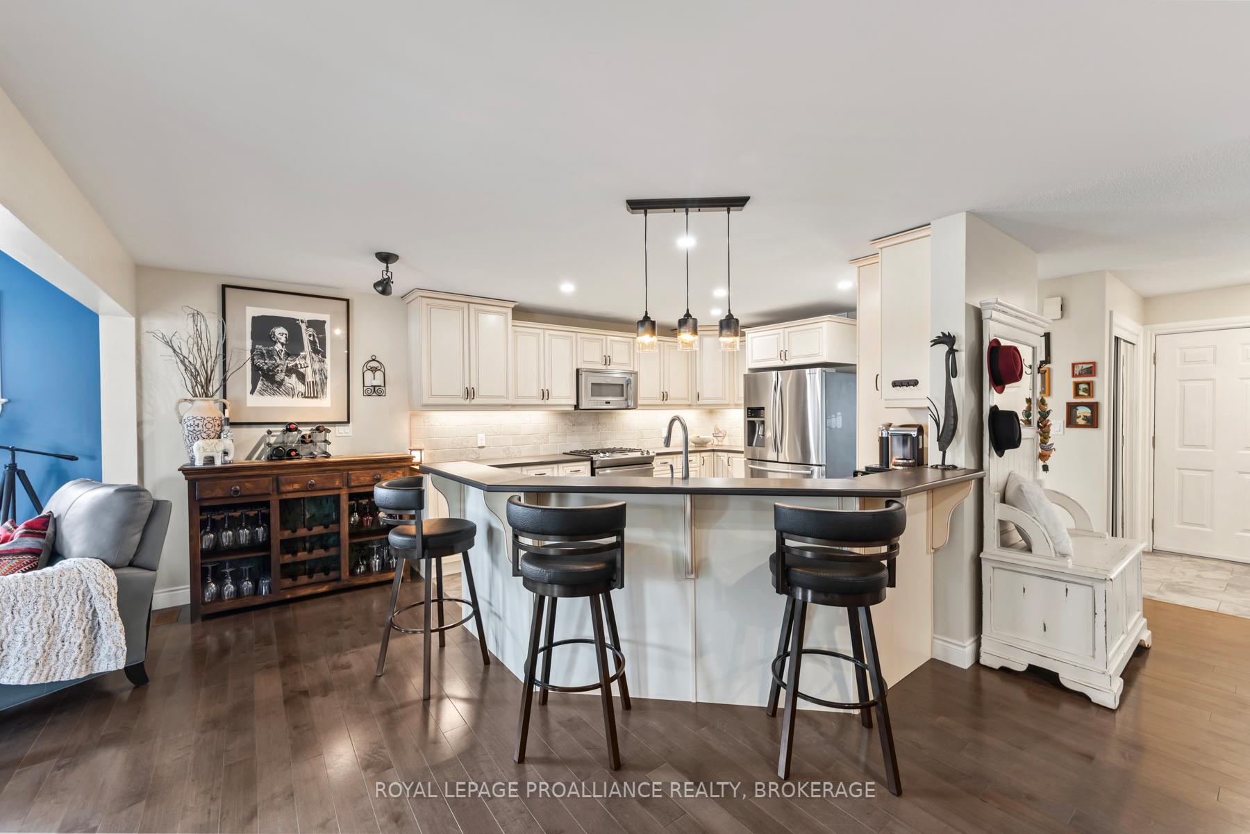 Photo 2 of 371 Tanglewood Drive, Kingston, City Southwest — HOMEH