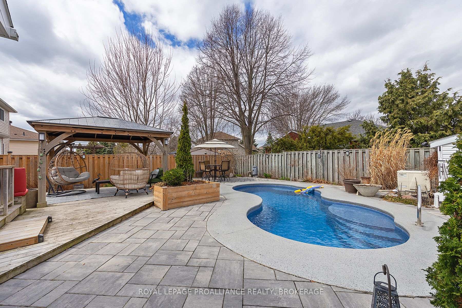Photo 33 of 371 Tanglewood Drive, Kingston, City Southwest — HOMEH